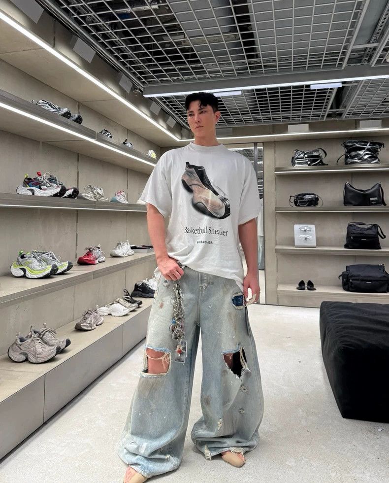 Balenciaga Balenciaga Spring and summer new basketball shoes Logo sho Size US S / EU 44-46 / 1 - 6 Thumbnail