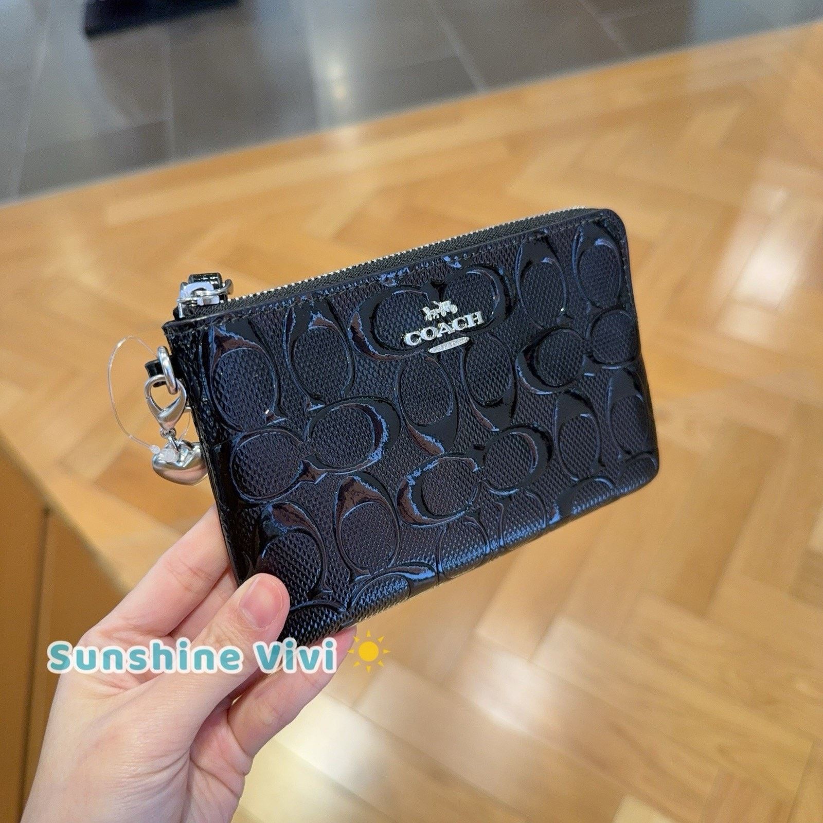 Coach NWT COACH Corner Zip Wristlet Heart Charm Black CDY96 Size ONE SIZE - 2 Thumbnail
