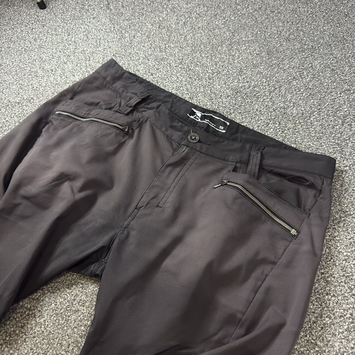 Vintage Oakley Skull Techwear Charcoal Grey Gorpcore Archive