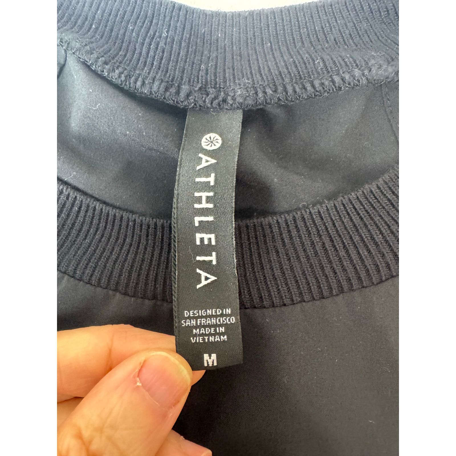 Athleta Athleta Tank Top Black Side Split Hem Lightweight Medium Size M / US 6-8 / IT 42-44 - 5 Thumbnail