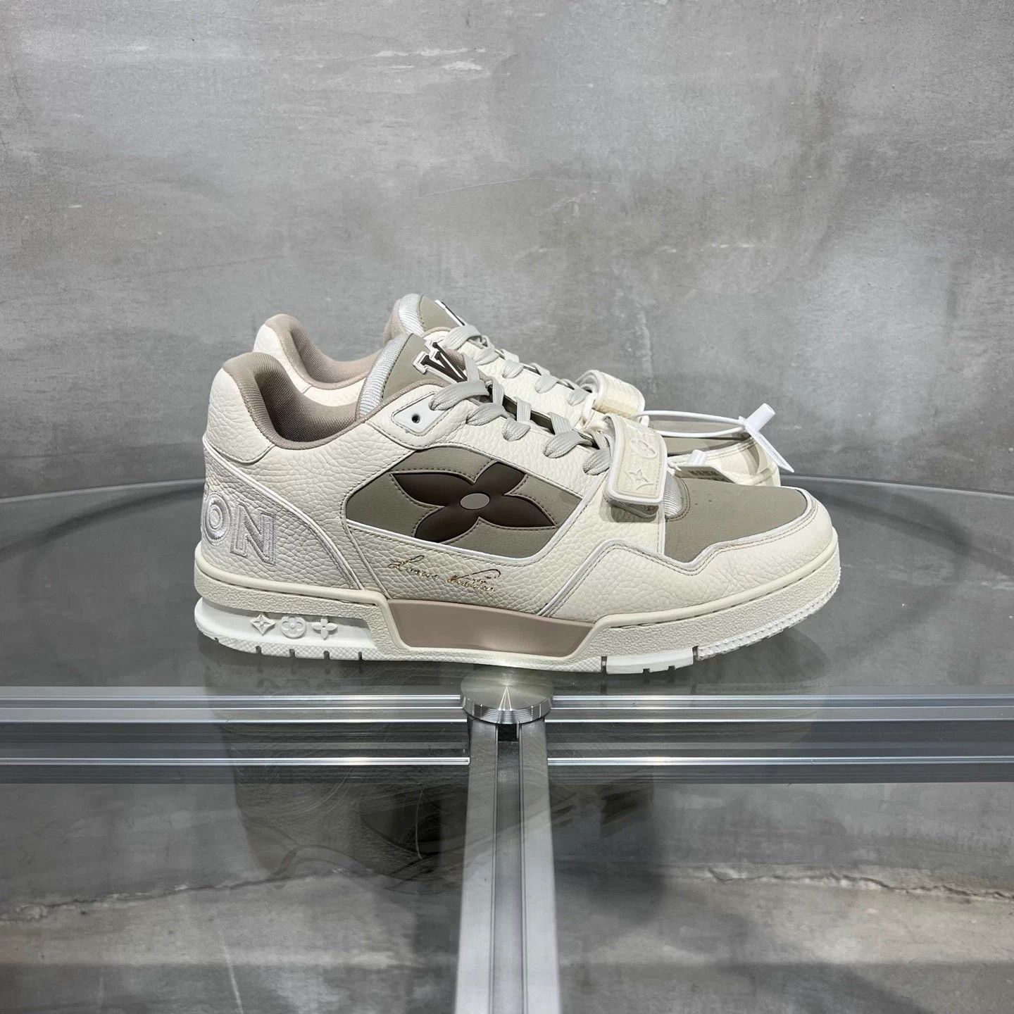 Louis Vuitton LV Trainer Off-White UK7.5 / 41.5 Size US 7.5 / IT 37.5 - 4 Thumbnail