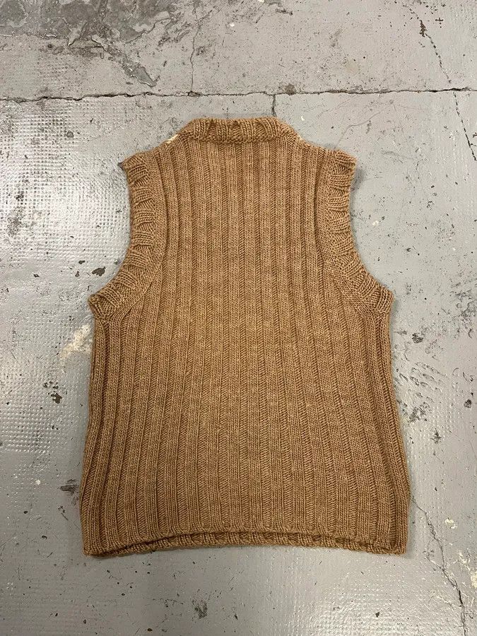 Dolce & Gabbana 2000s Dolce & Gabbana Beige Houndstooth Sleeveless Sweater Size US S / EU 44-46 / 1 - 6 Thumbnail