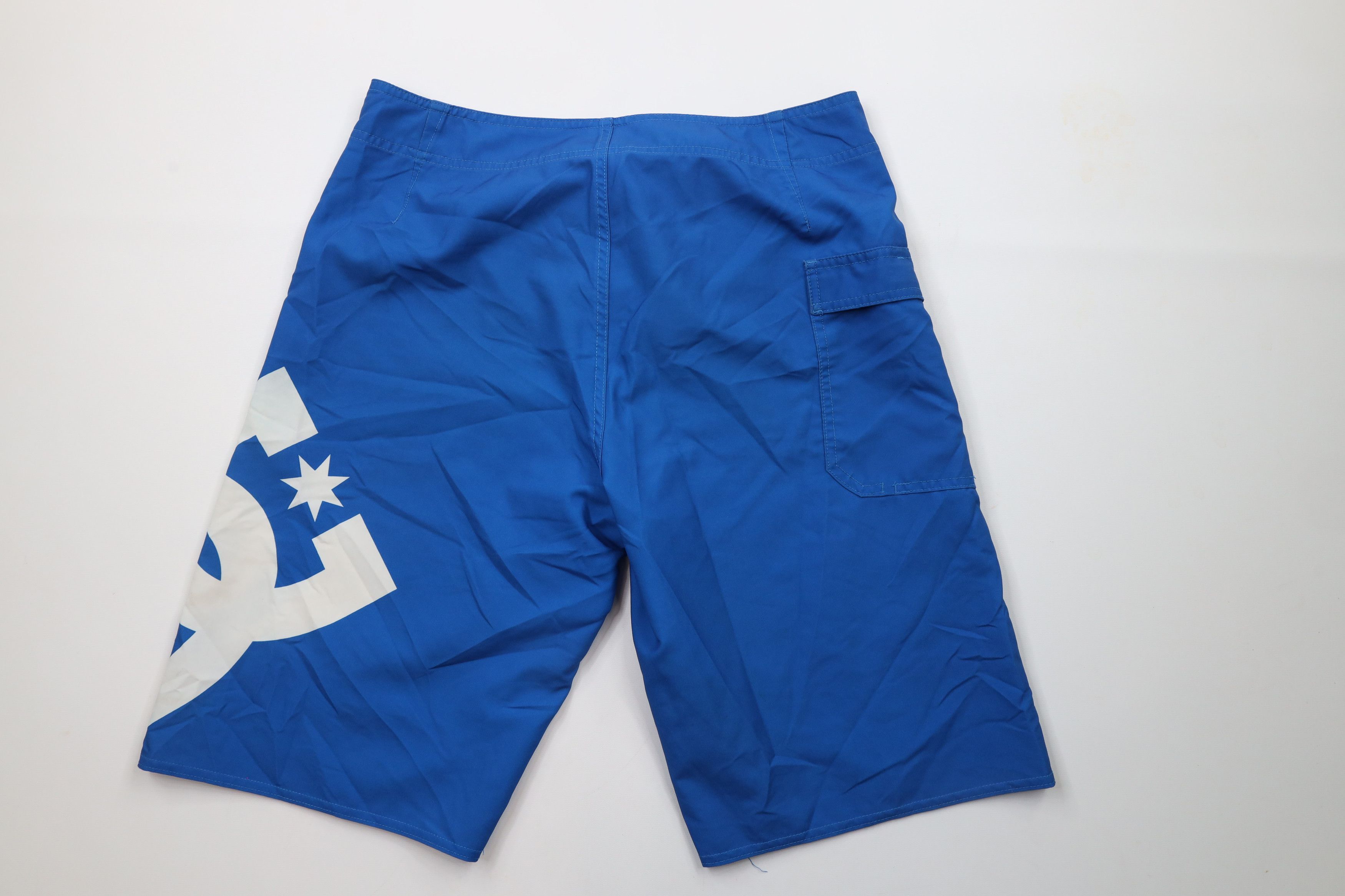 Vintage Vintage DC Shoes Big Logo Skateboarding Board Shorts Blue Size US 32 / EU 48 - 9 Thumbnail