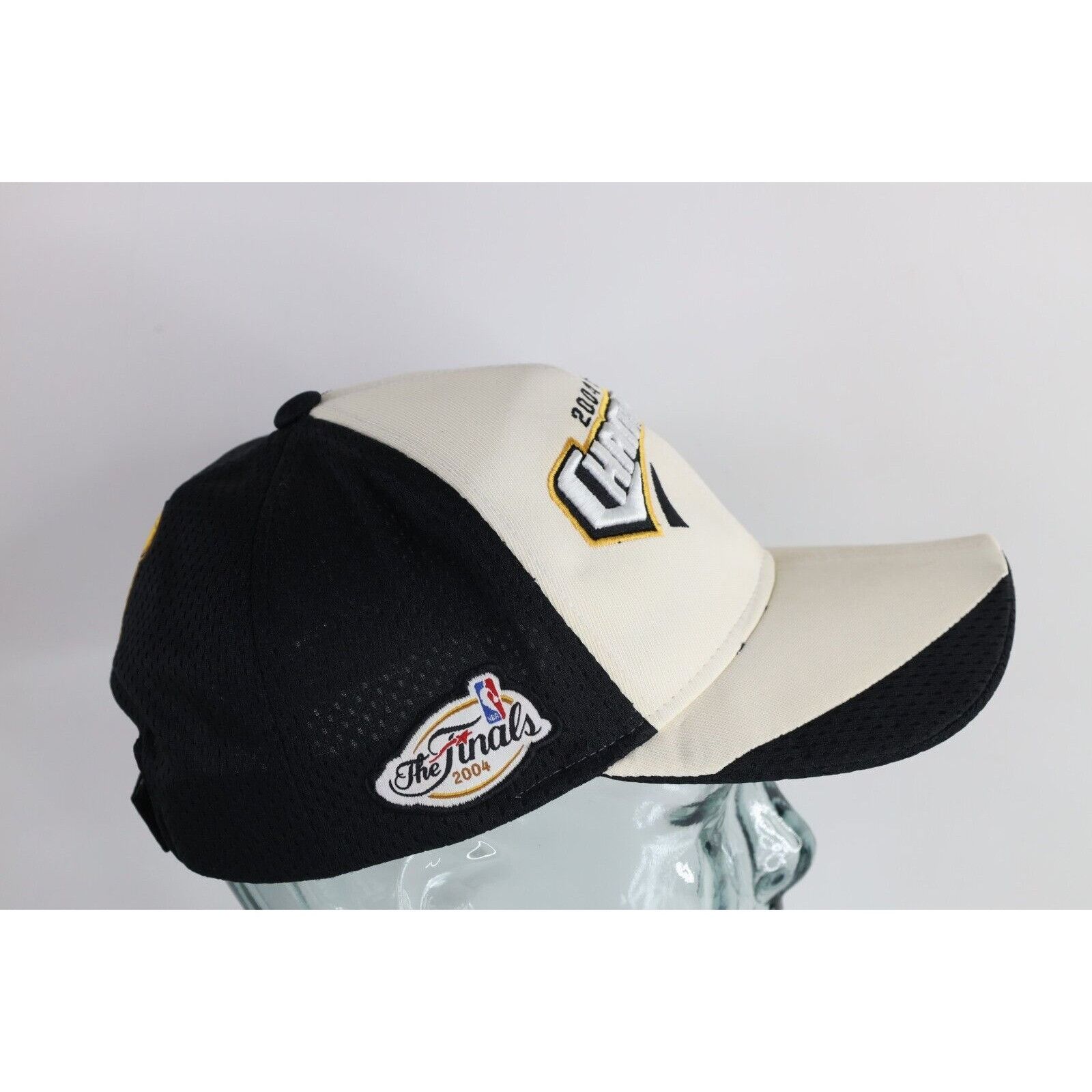 Reebok × Vintage Vintage Reebok Locker Room Edition 2004 Detroit PistonsHat Size ONE SIZE - 7 Thumbnail