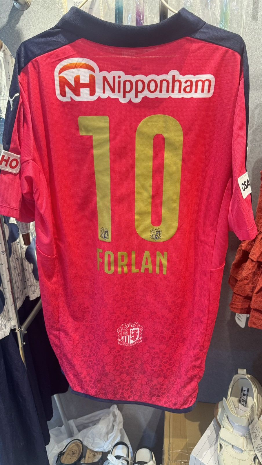 Puma Osaka cerezo 2015 home shirt #10 Forlan (bnwt) Size US L / EU 52-54 / 3 - 2 Thumbnail