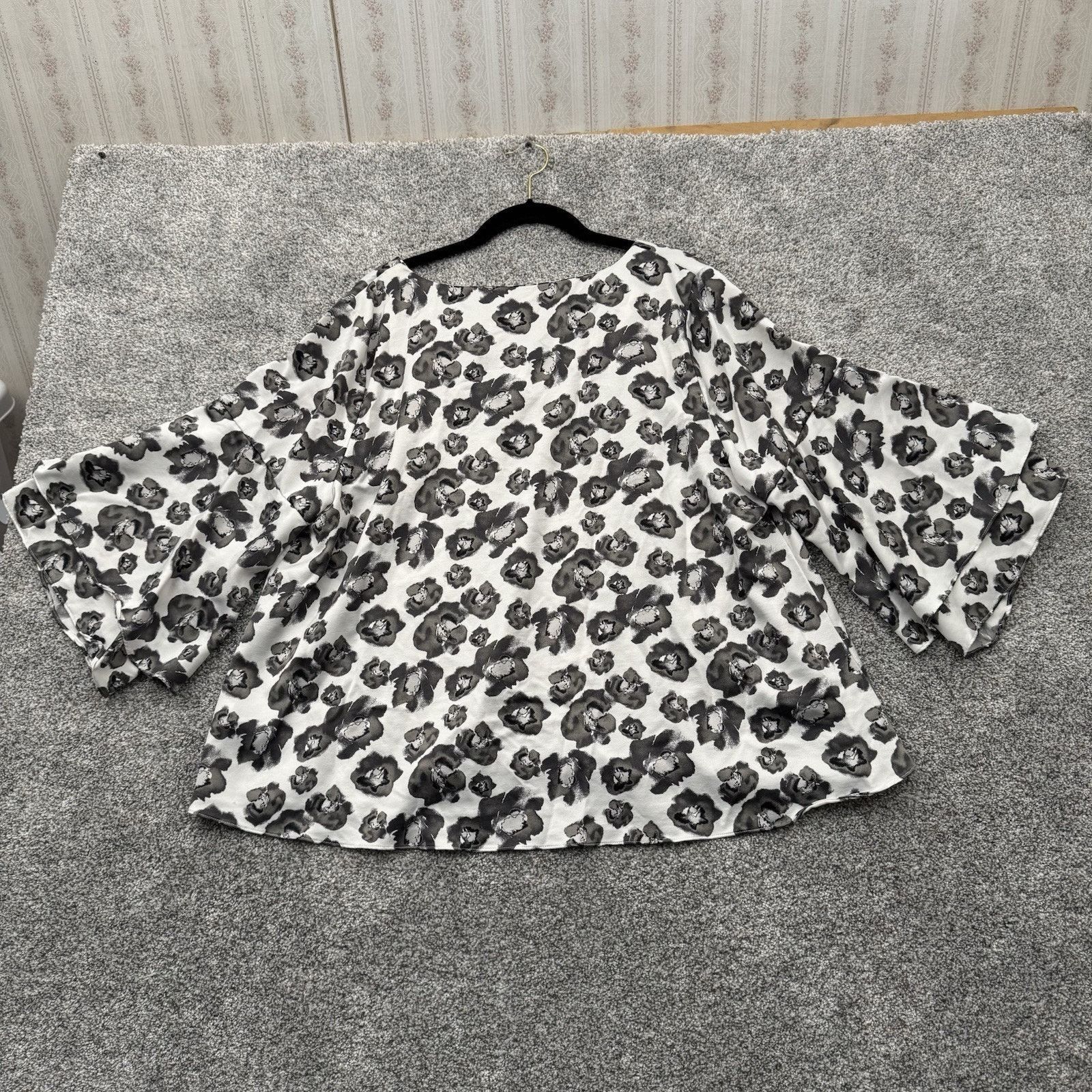 Other Lane Bryant Top Womens 18/20 Plus Floral Poppy Bell Sleeve Size XXL / US 16-18 / IT 52-54 - 7 Thumbnail