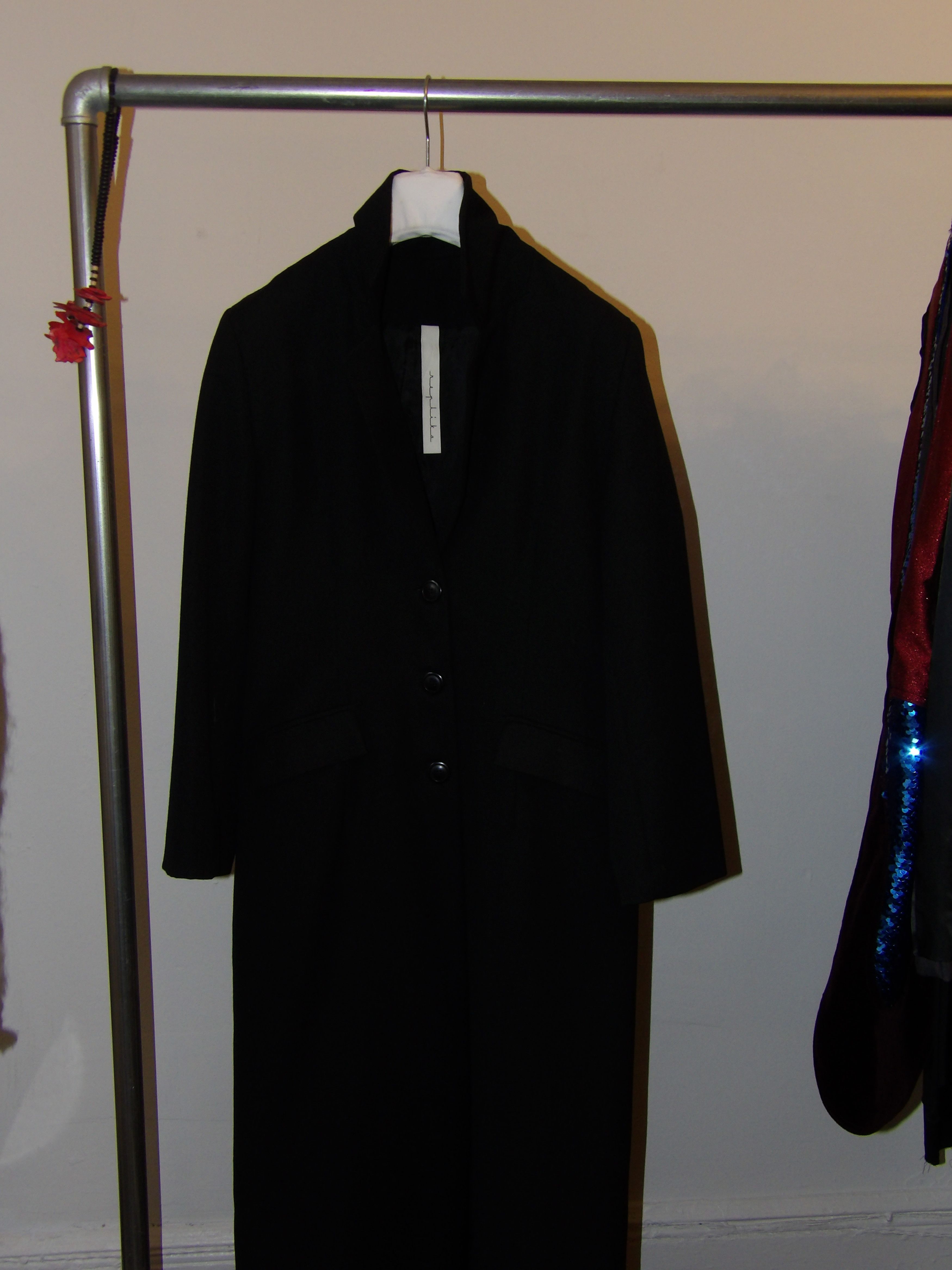 Ivan Grundahl Replica Long Coat W/ Pleated Open Back Size M / US 6-8 / IT 42-44 - 1 Thumbnail
