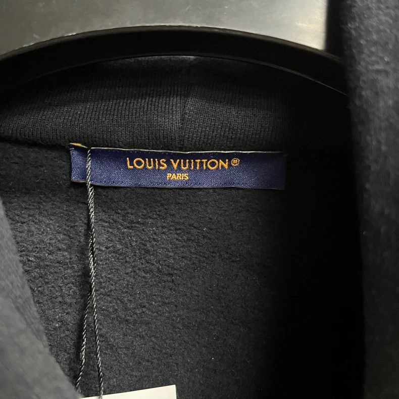 Louis Vuitton Louis Vuitton The latest black letter logo printed long sle Size US XL / EU 56 / 4 - 2 Thumbnail