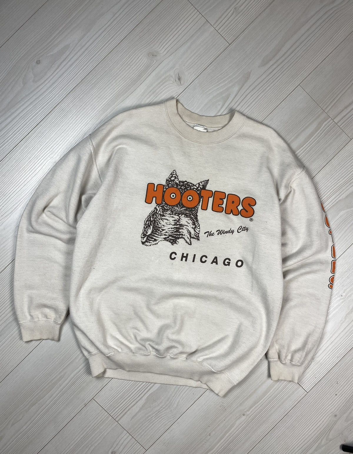 Vintage Hooters 90s Chicago vintage oversized sweatshirt Size US M / EU 48-50 / 2 - 1 Thumbnail
