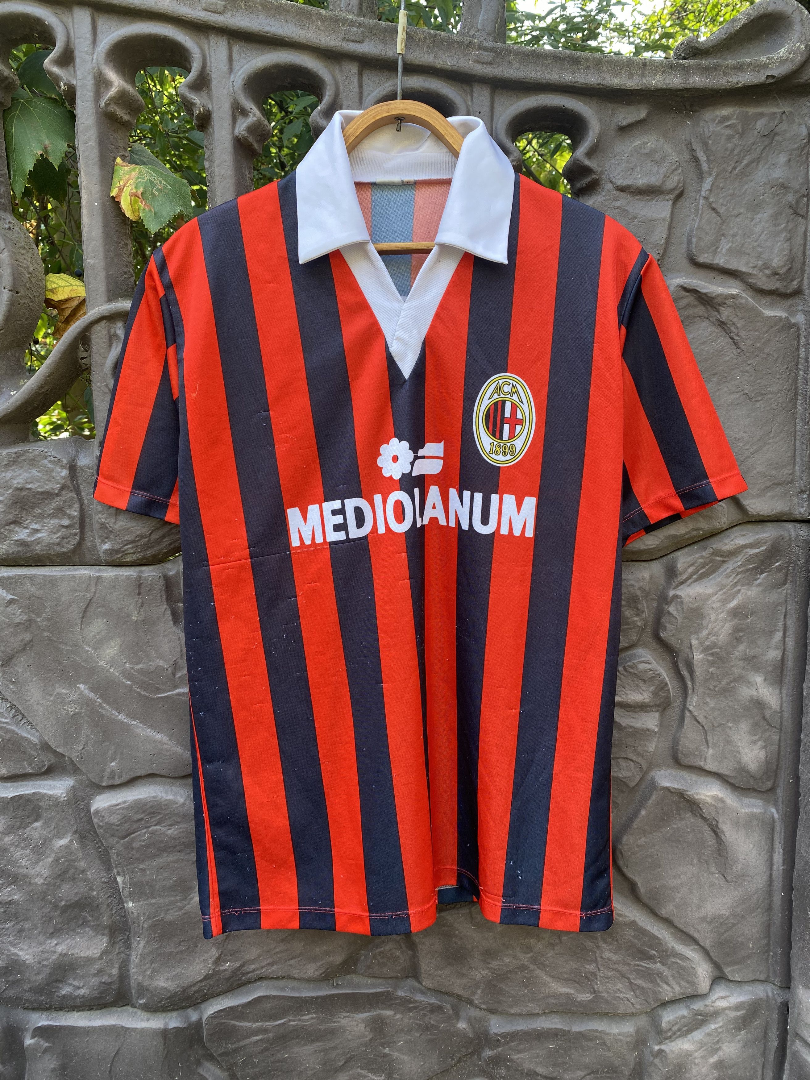 Vintage Vintage A.C MILAN Marco VAN BASTEN 9 Jersey Mediolanum Size US S / EU 44-46 / 1 - 10 Thumbnail