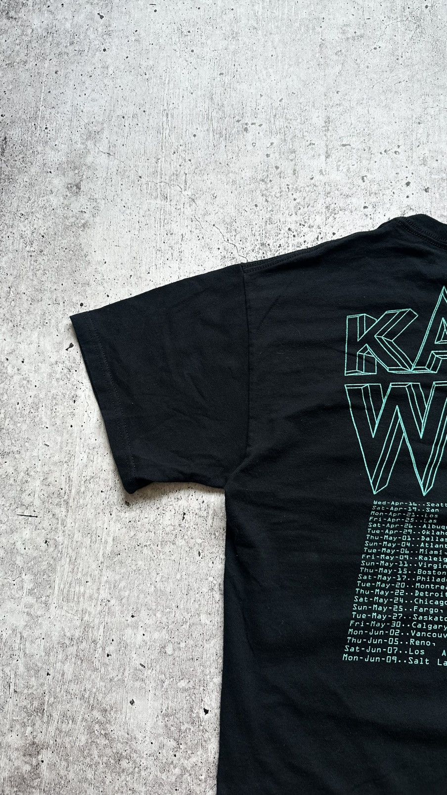 Band Tees 2008 Kanye West Glow in the Dark Tour Vintage T Shirt Size US M / EU 48-50 / 2 - 14 Thumbnail