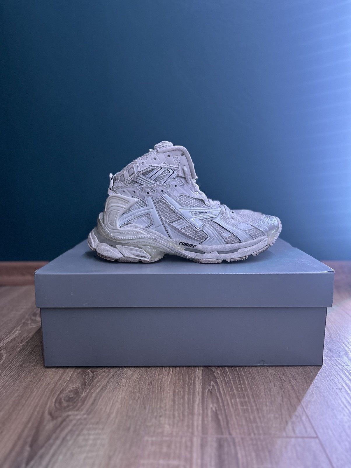 Balenciaga Balenciaga Runner Hightop Monocolor white Size US 10 / EU 43 - 1 Thumbnail