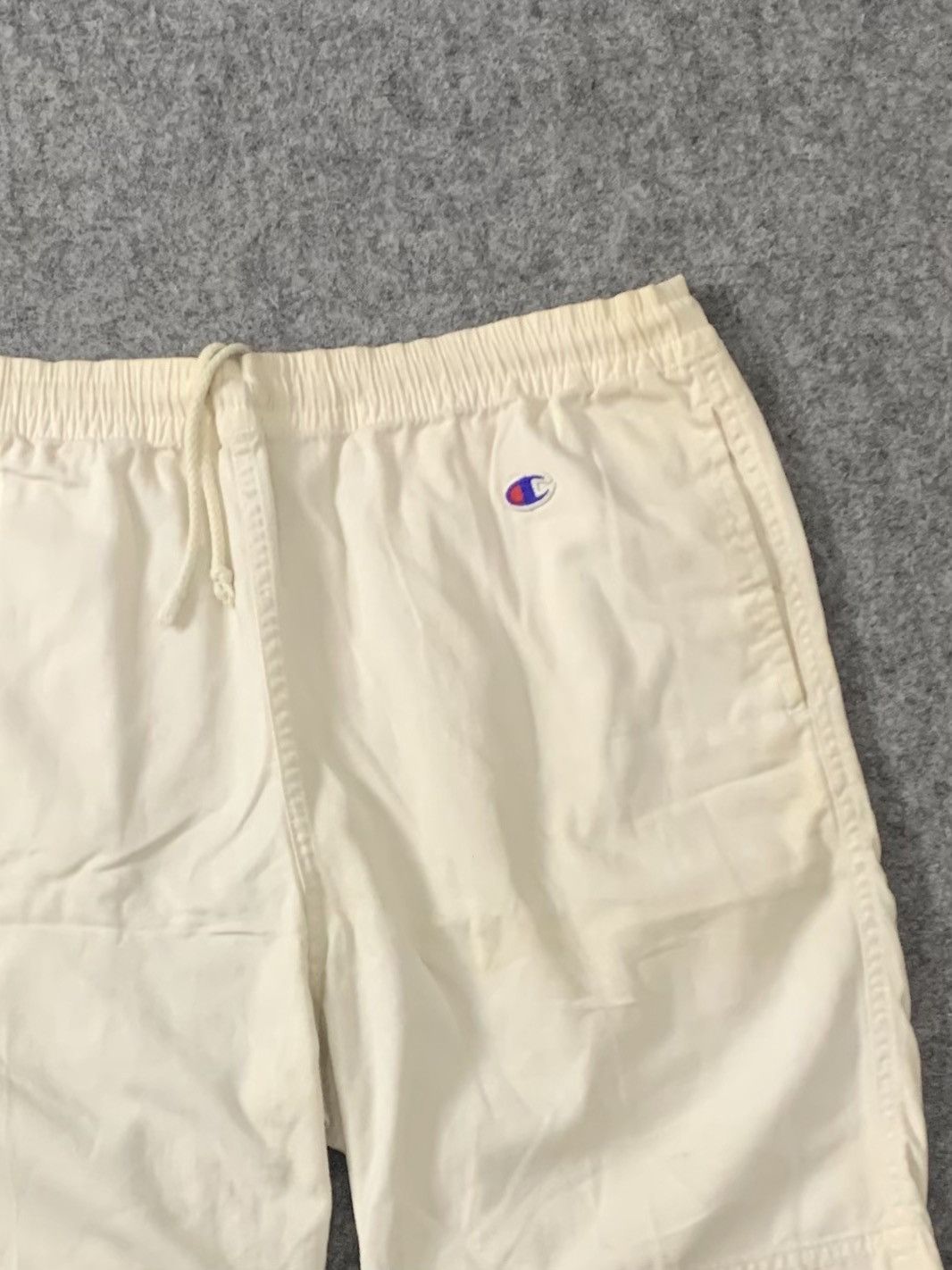 Champion Vintage White 'Champion' Y2K Regular Fit Relaxed Shortpants Size US 32 / EU 48 - 5 Thumbnail