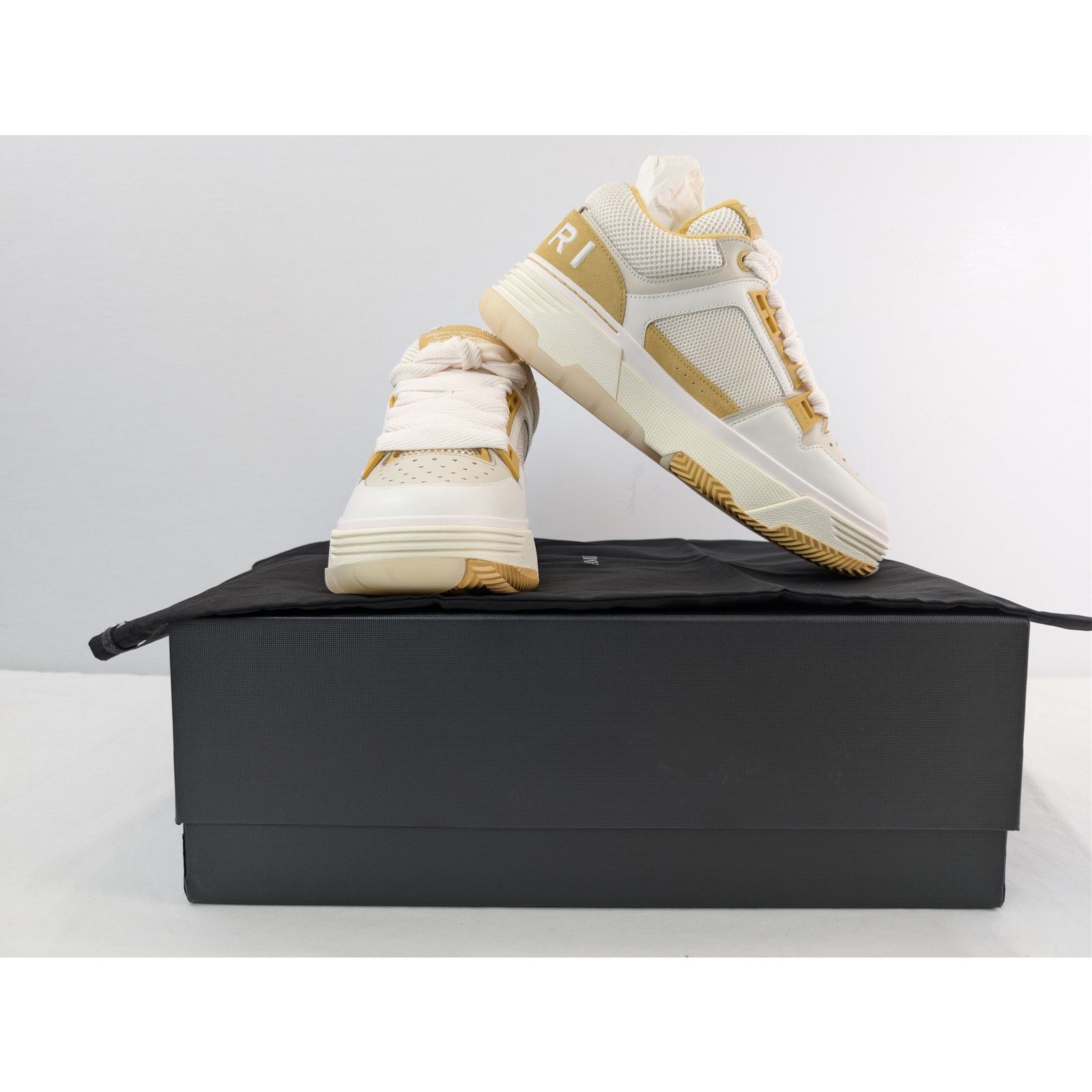 Amiri o1rshd1 MA-1 Low-Top Sneakers in Champagne Size US 9 / EU 42 - 20 Thumbnail