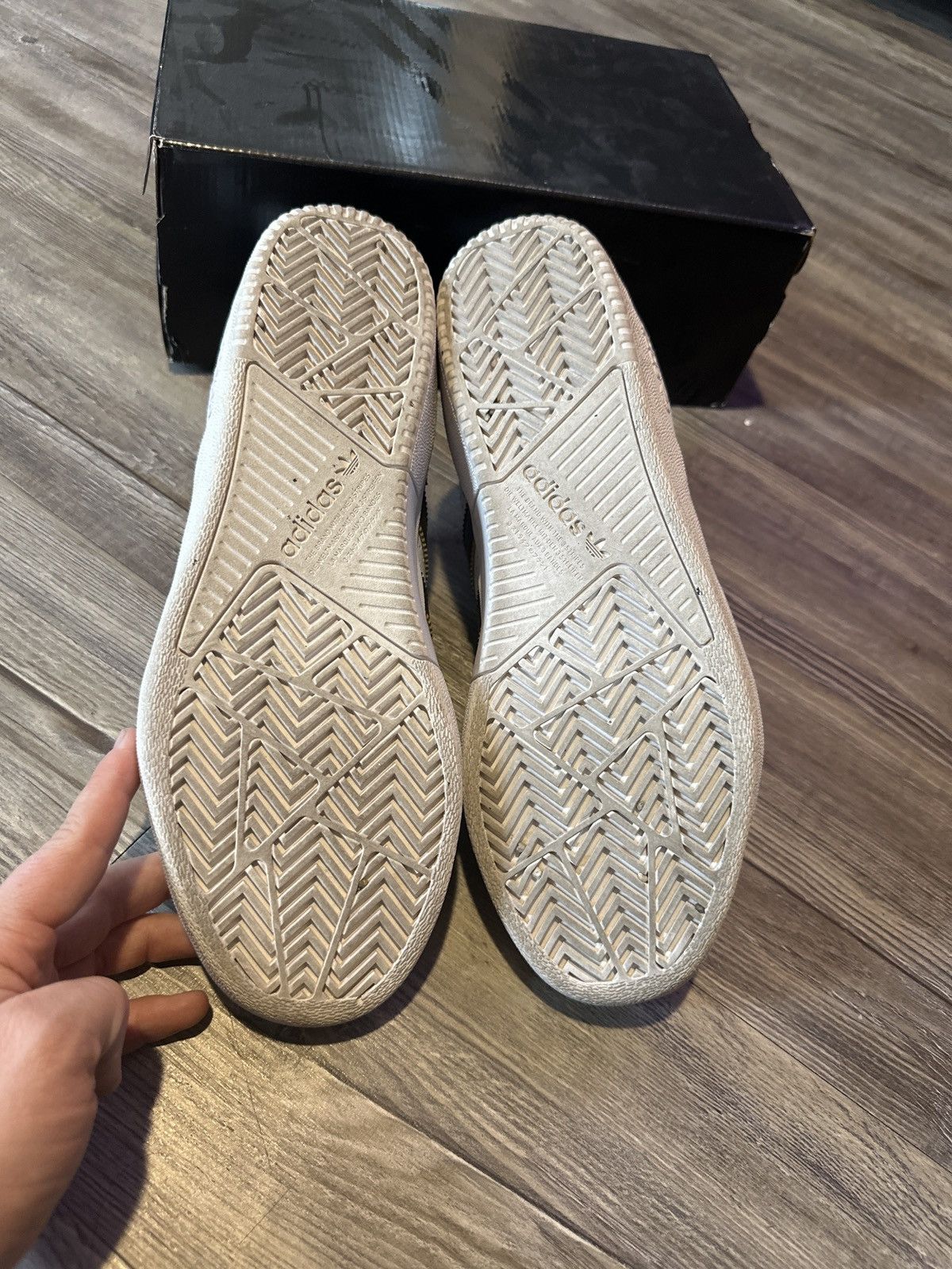 Adidas Adidas tyshawn low Size US 8.5 / EU 41-42 - 3 Thumbnail