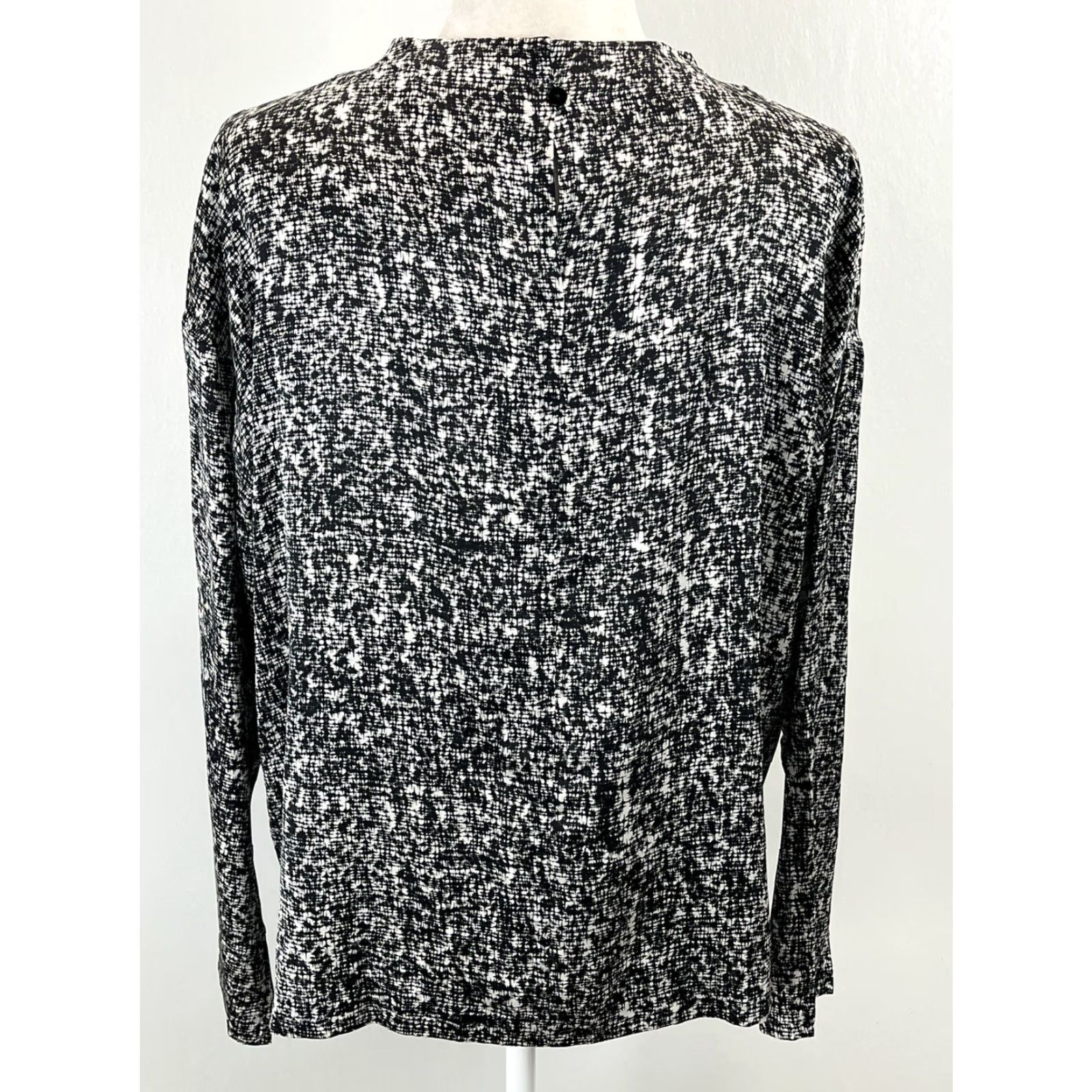 Eileen Fisher Eileen Fisher Blouse Silk Blend Funnel Neck Sz Small VGUC Black White Classic Multicolor Colorful Long Sleeve Regular Women Size S / US 4 / IT 40 - 3 Thumbnail