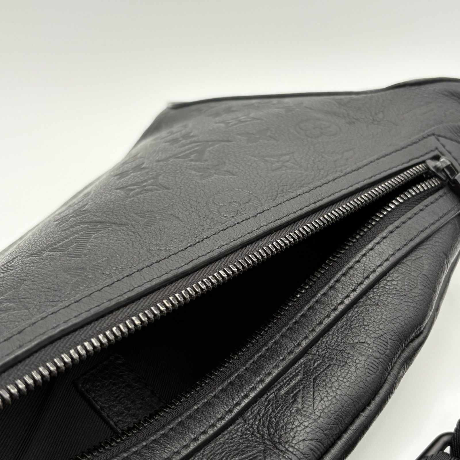 Louis Vuitton Louis Vuitton Monogram Sling Bag ' Black ' | SUPER CLEAN! Size ONE SIZE - 16 Thumbnail