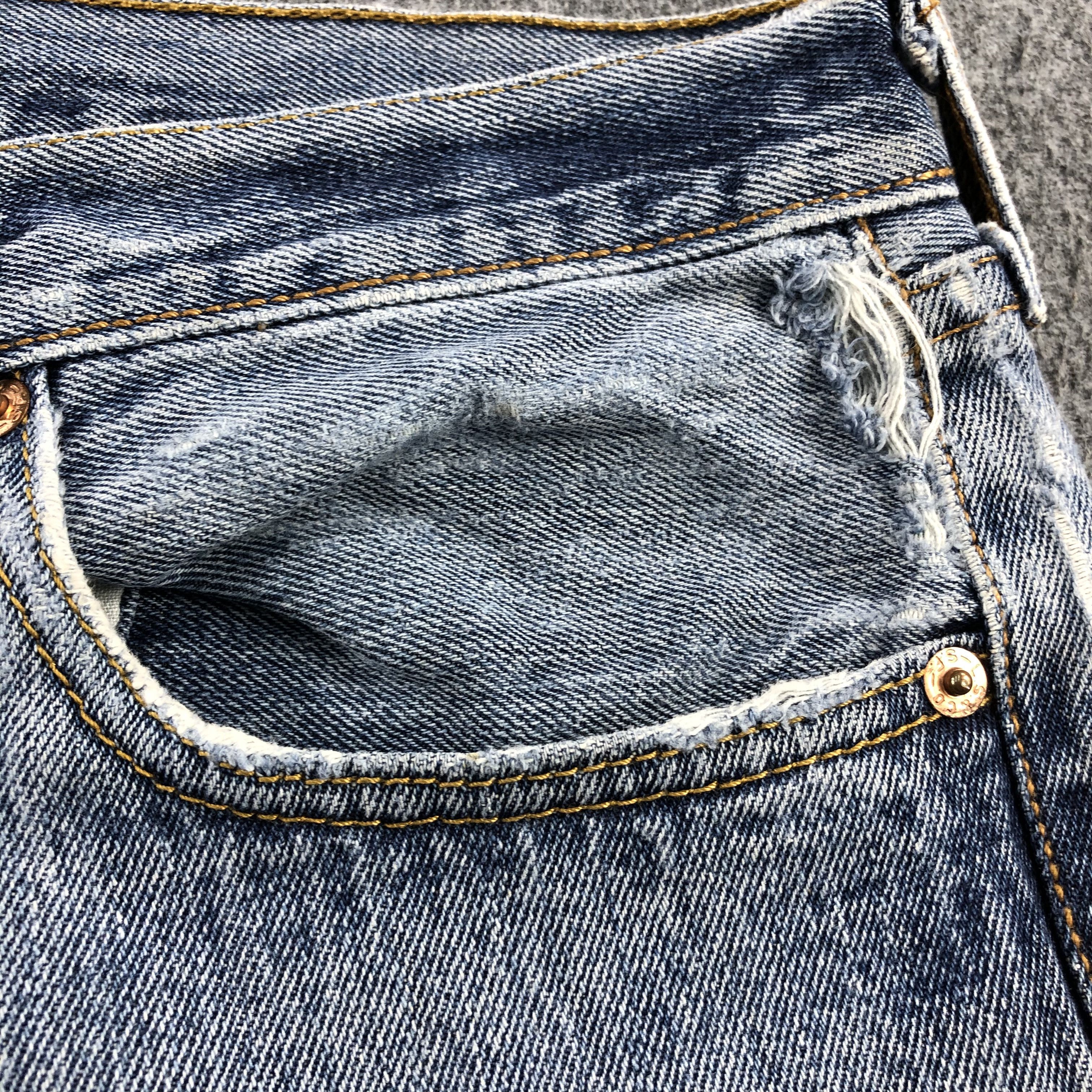 Levi's Vintage Blue Wash Levis 501 Jeans-J1988 Size US 37 - 11 Thumbnail