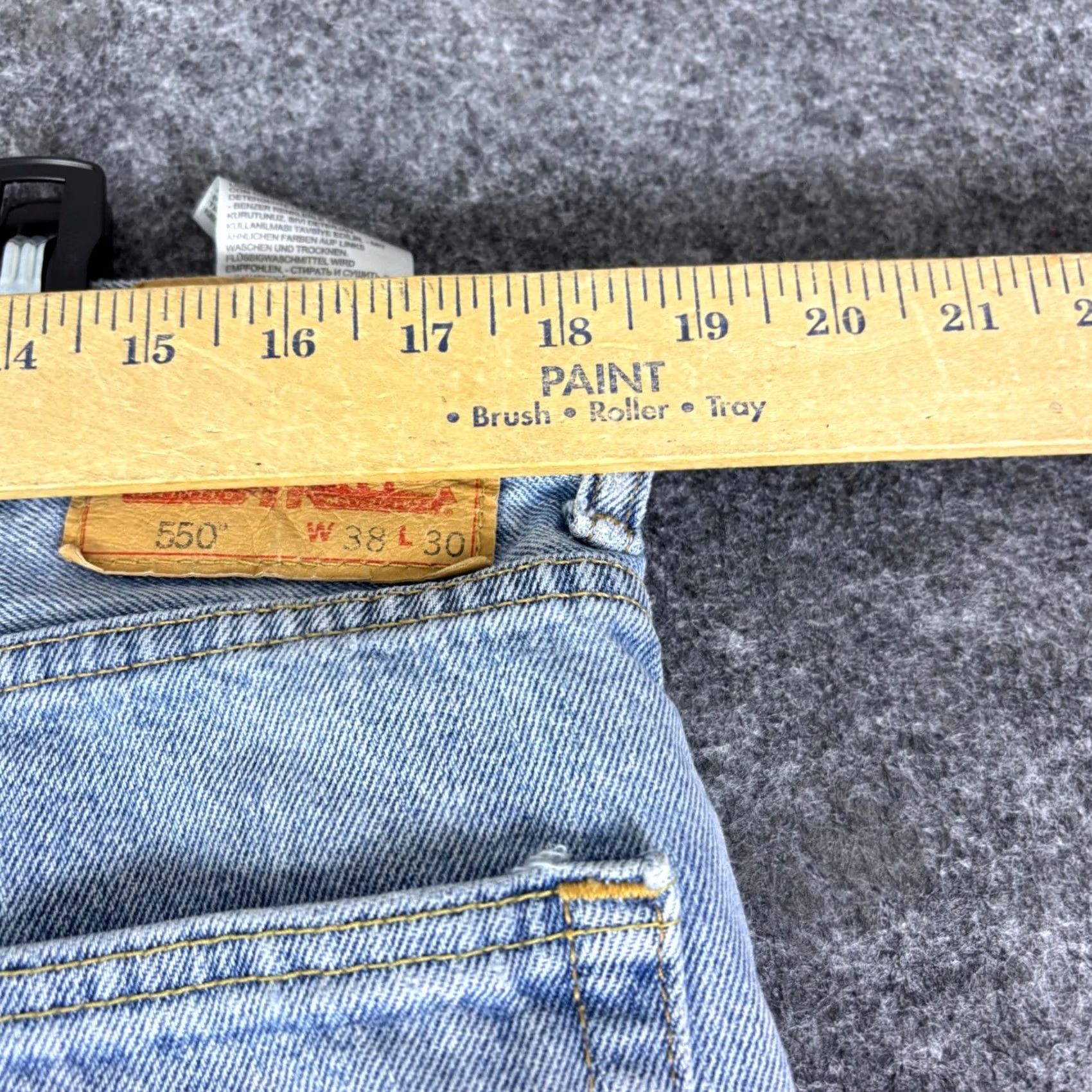 Levi's Levi's 550 Relaxed Fit Tapered Leg Jeans Light Wash Mens 38x30 Distressed Stain Size US 38 / EU 54 - 3 Thumbnail