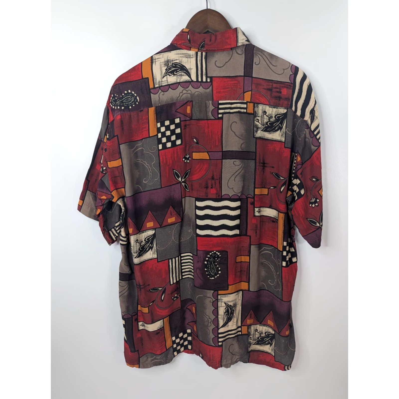 Vintage VTG Burma Bibas Shirt Mens L Red Abstract Geometric Short Sleeve Button-Up Rayon Size US L / EU 52-54 / 3 - 3 Thumbnail