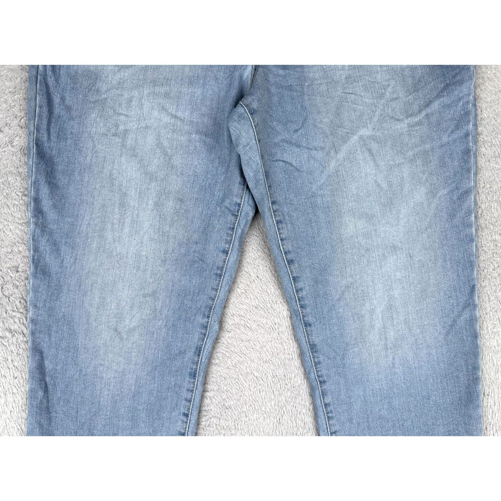 Vintage Style&co. Jeans Capri Womens 12P Blue Light Wash Mid Rise Denim 32x22 Capri Jeans Womens 12P Petite Blue Light Wasch Capri Size 34" / US 12 / IT 48 - 3 Thumbnail