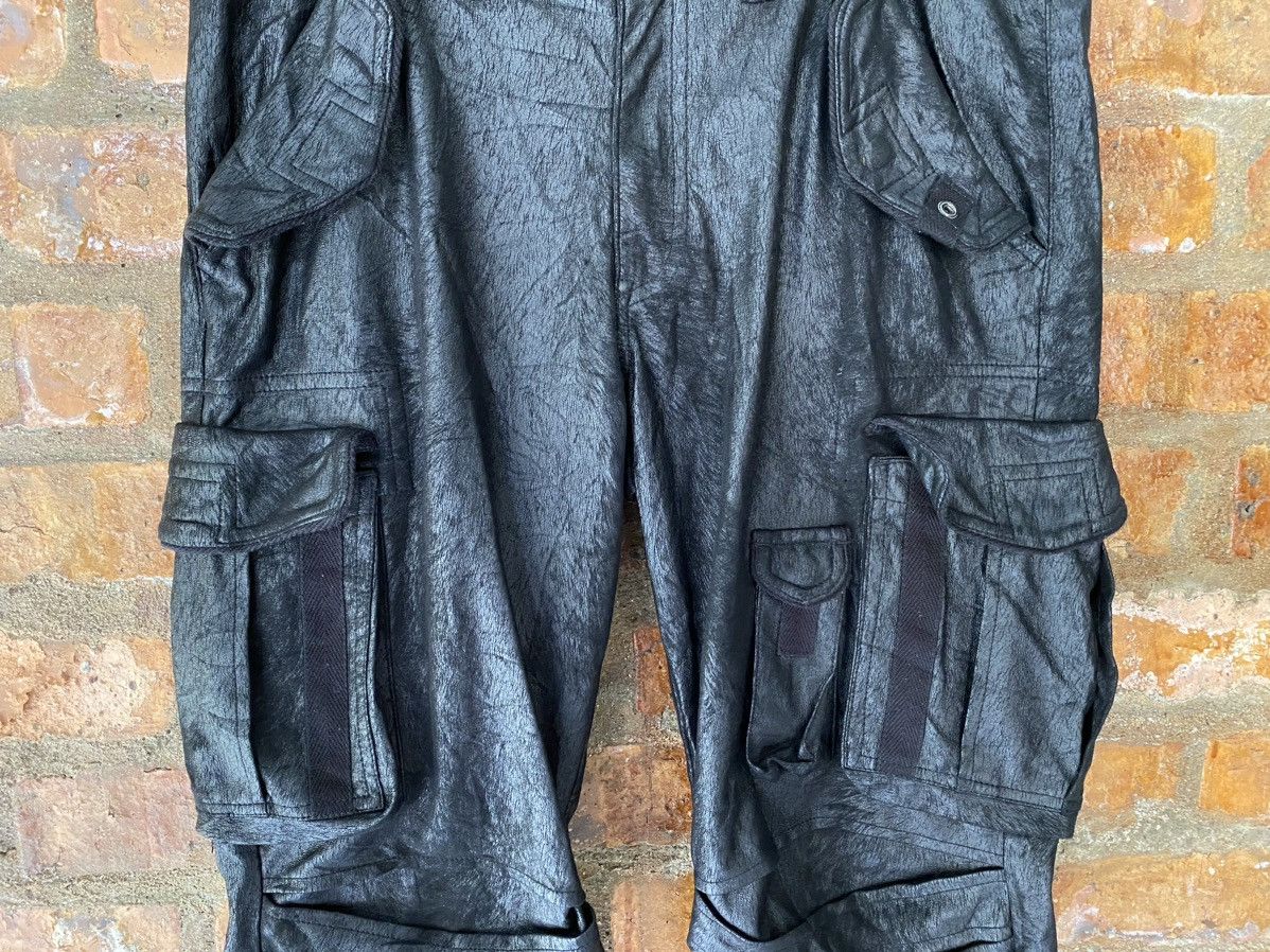 Tornado Mart 2000s Tornado Mart Bondage Textured Gas Mask Cargo Shorts Size US 31 - 4 Thumbnail