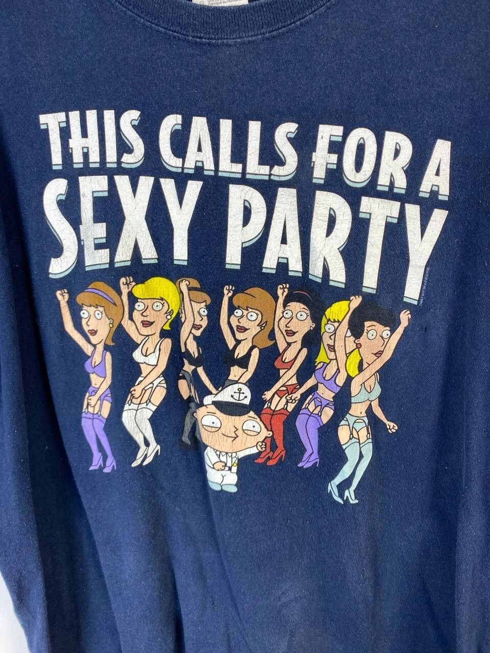 Other Family Griffin 2010 This Calls For A Sexy Party T-Shirt L Size US L / EU 52-54 / 3 - 5 Thumbnail
