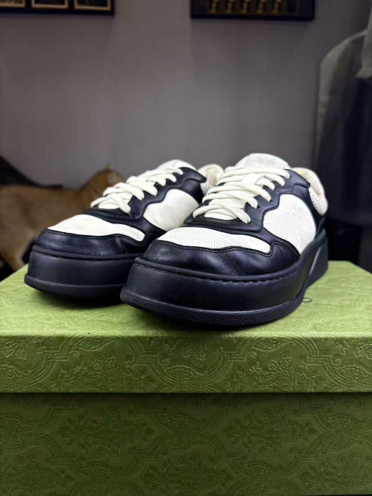 Gucci Gucci Black Lowtop Sneakers 39 Women Size US 8.5 / IT 38.5 - 1 Thumbnail