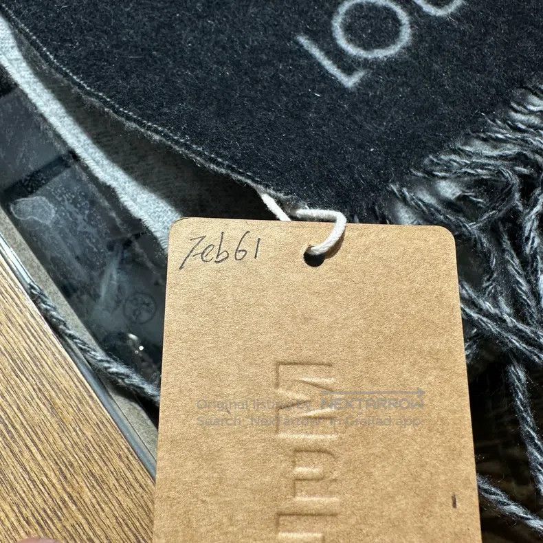 Louis Vuitton Louis Vuitton Full Logo Fringe Cashmere Scarf Size ONE SIZE - 6 Thumbnail