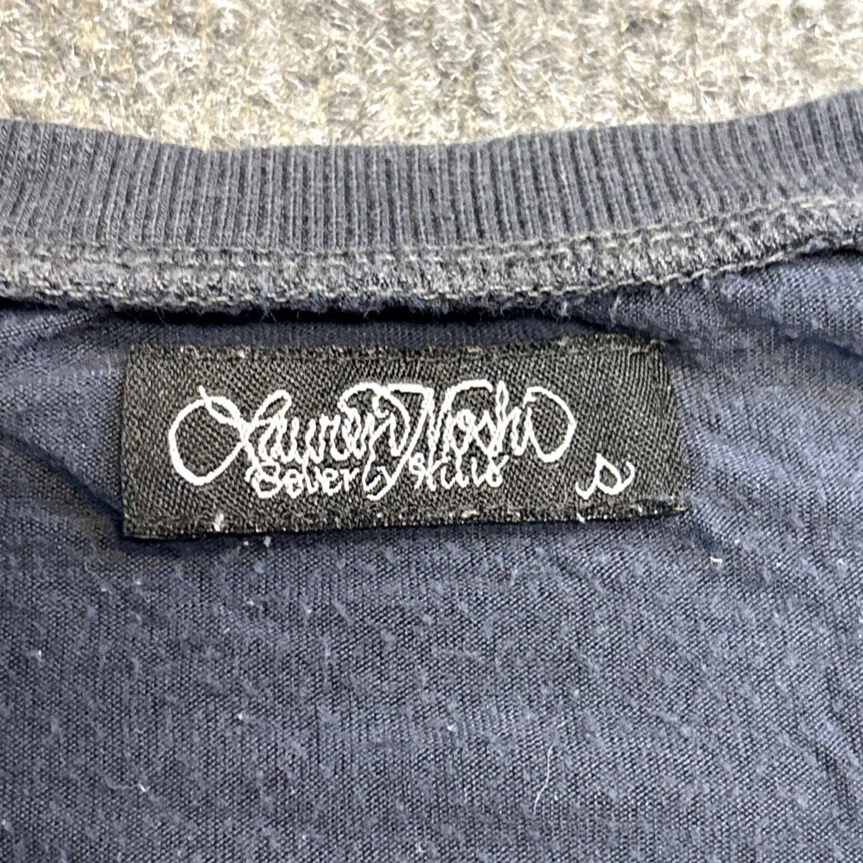Vintage LAUREN MOSHI Sketch Kiss Lips Scribble Graphic Tee S Navy Blue Women Small Gray T-Shirt Size S / US 4 / IT 40 - 2 Thumbnail