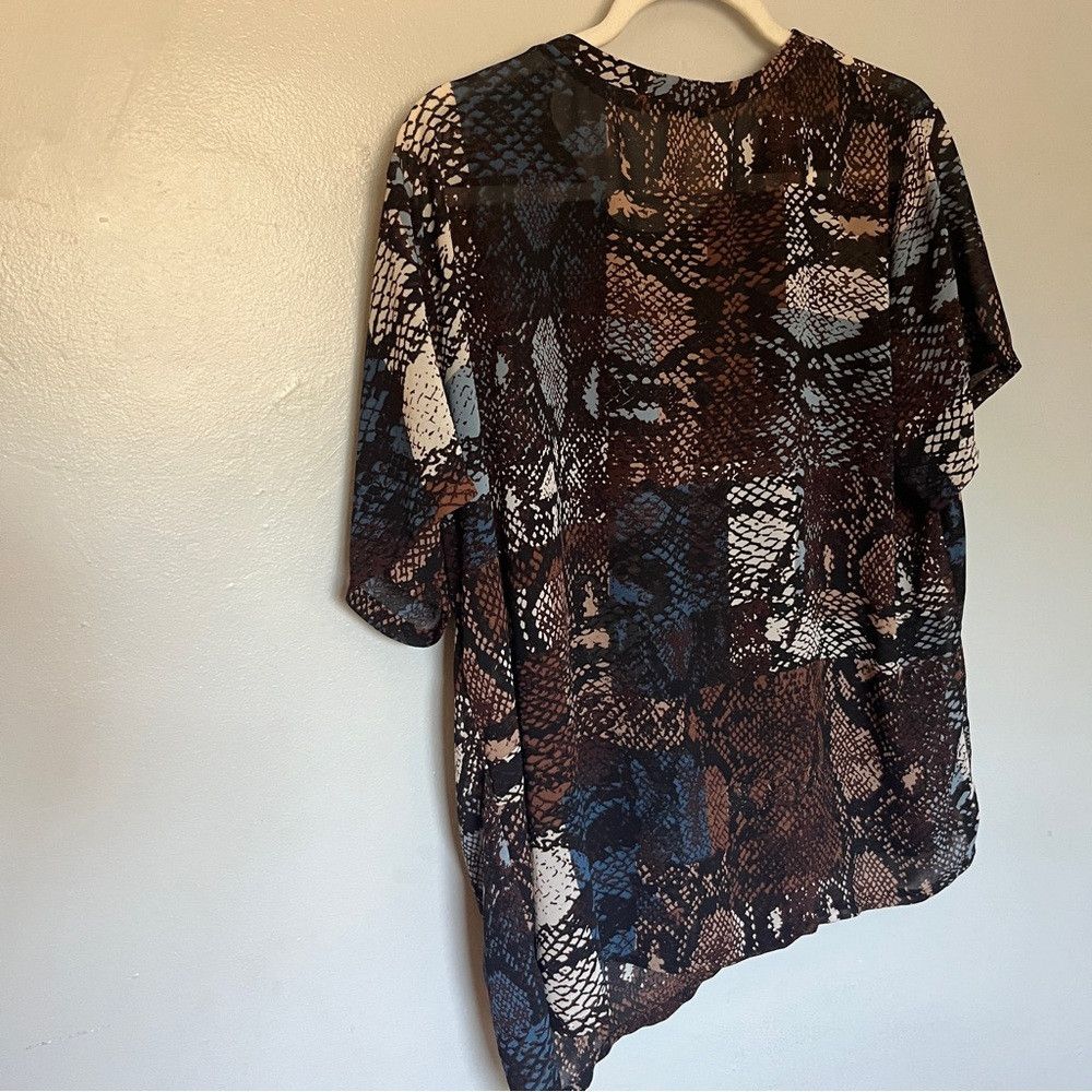 Designer Glamorous Silk Animal Snake Skin Print Blouse Medium 6 Size ONE SIZE - 7 Thumbnail