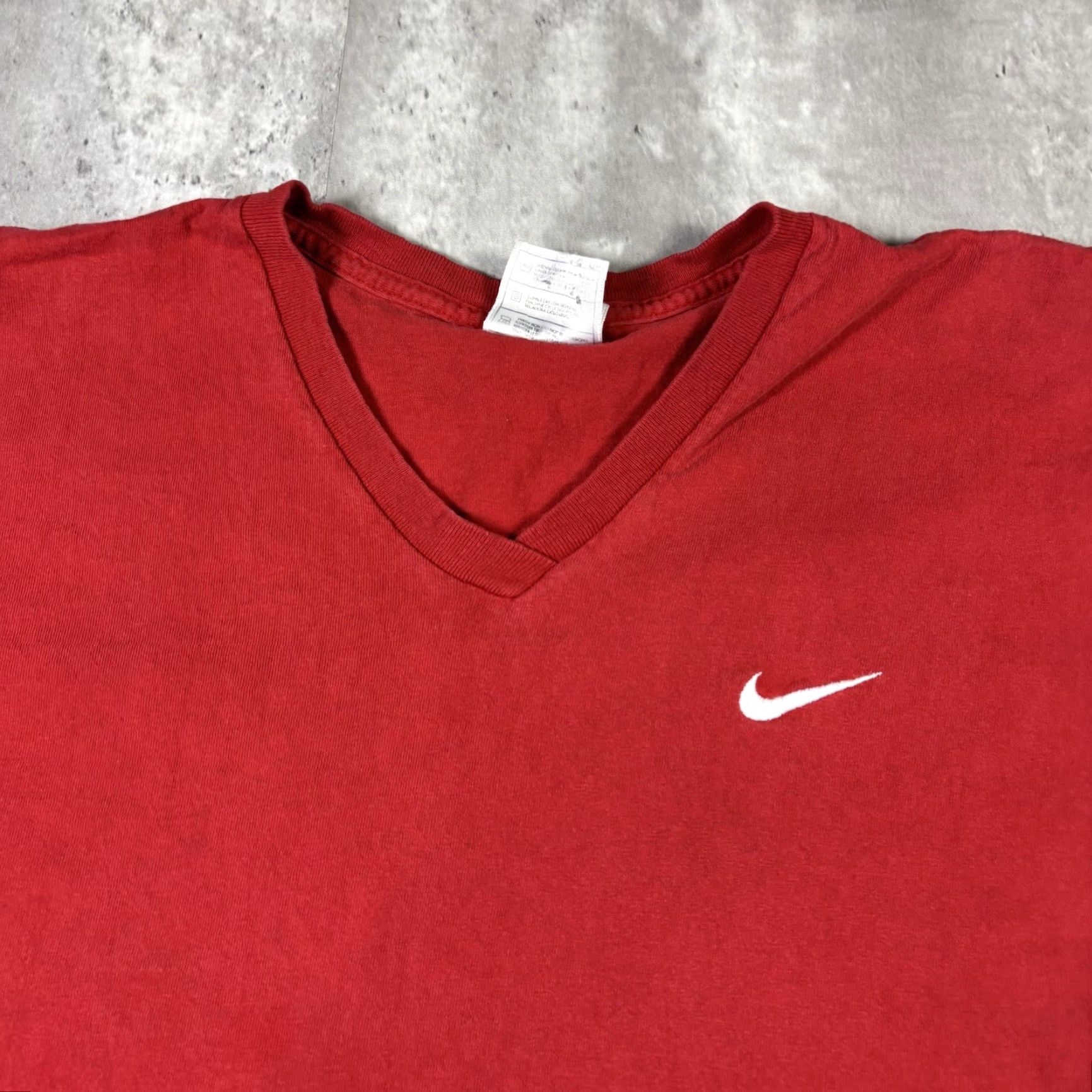 Nike VINTAGE Nike V-Neck T Shirt Red Womens M T-Shirt 90s Embroidered Cotton Short Sleeve Basic Regular Size M / US 6-8 / IT 42-44 - 3 Thumbnail