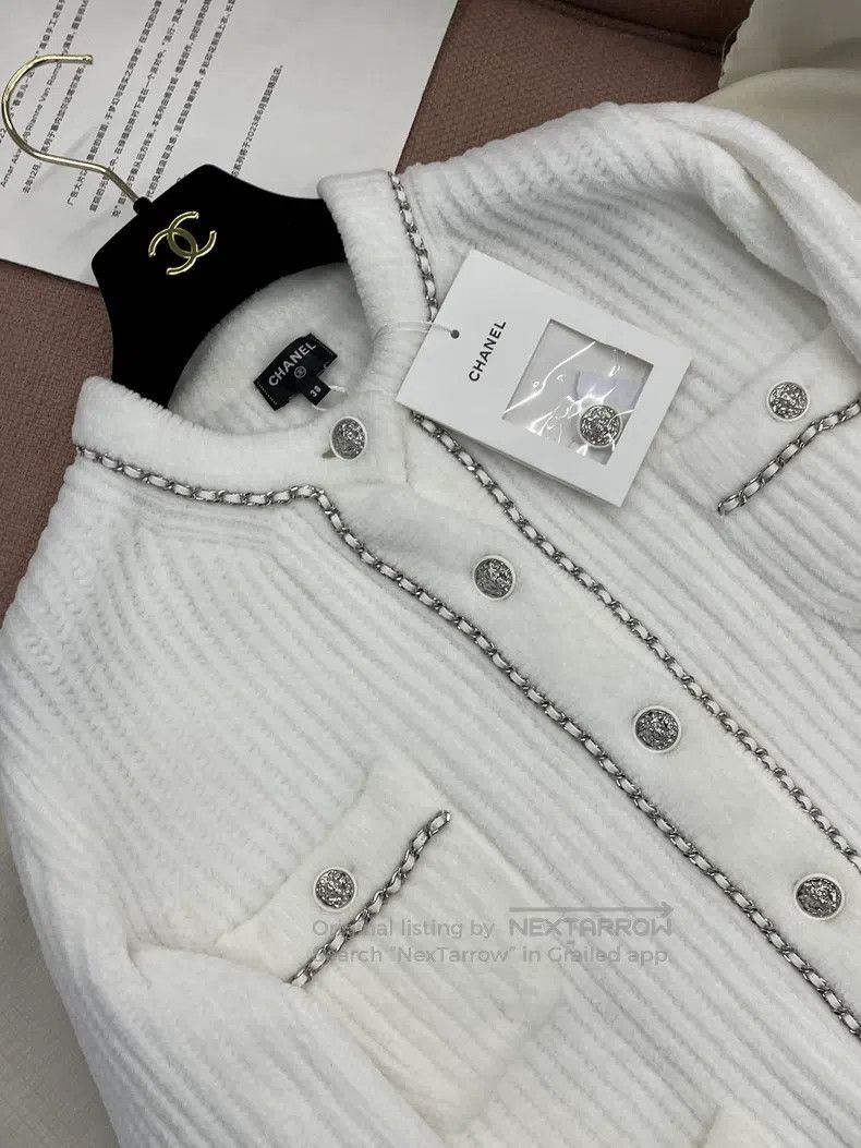 Chanel Chanel White four-pocket corduroy jacket Size XS / US 0-2 / IT 36-38 - 2 Thumbnail