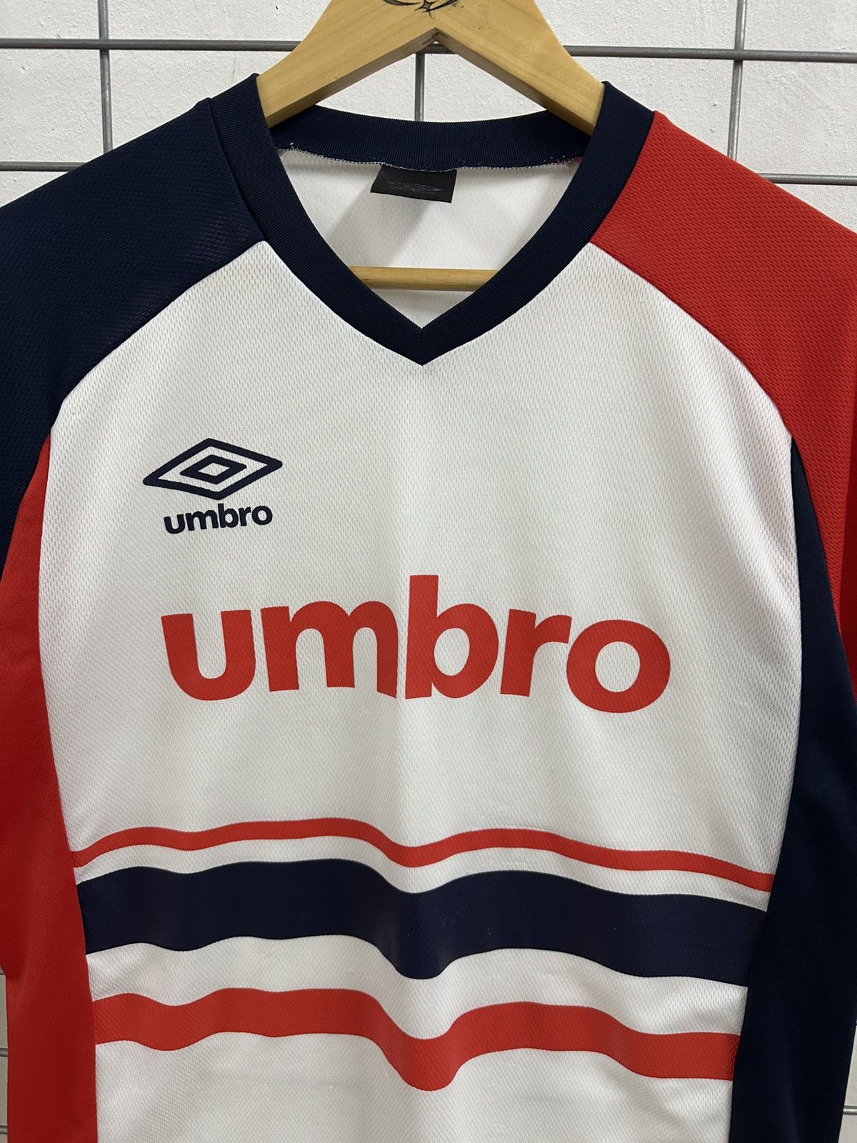 Umbro Rare Vintage Umbro Thailand Colourway Jersey By Descente Size US M / EU 48-50 / 2 - 7 Thumbnail