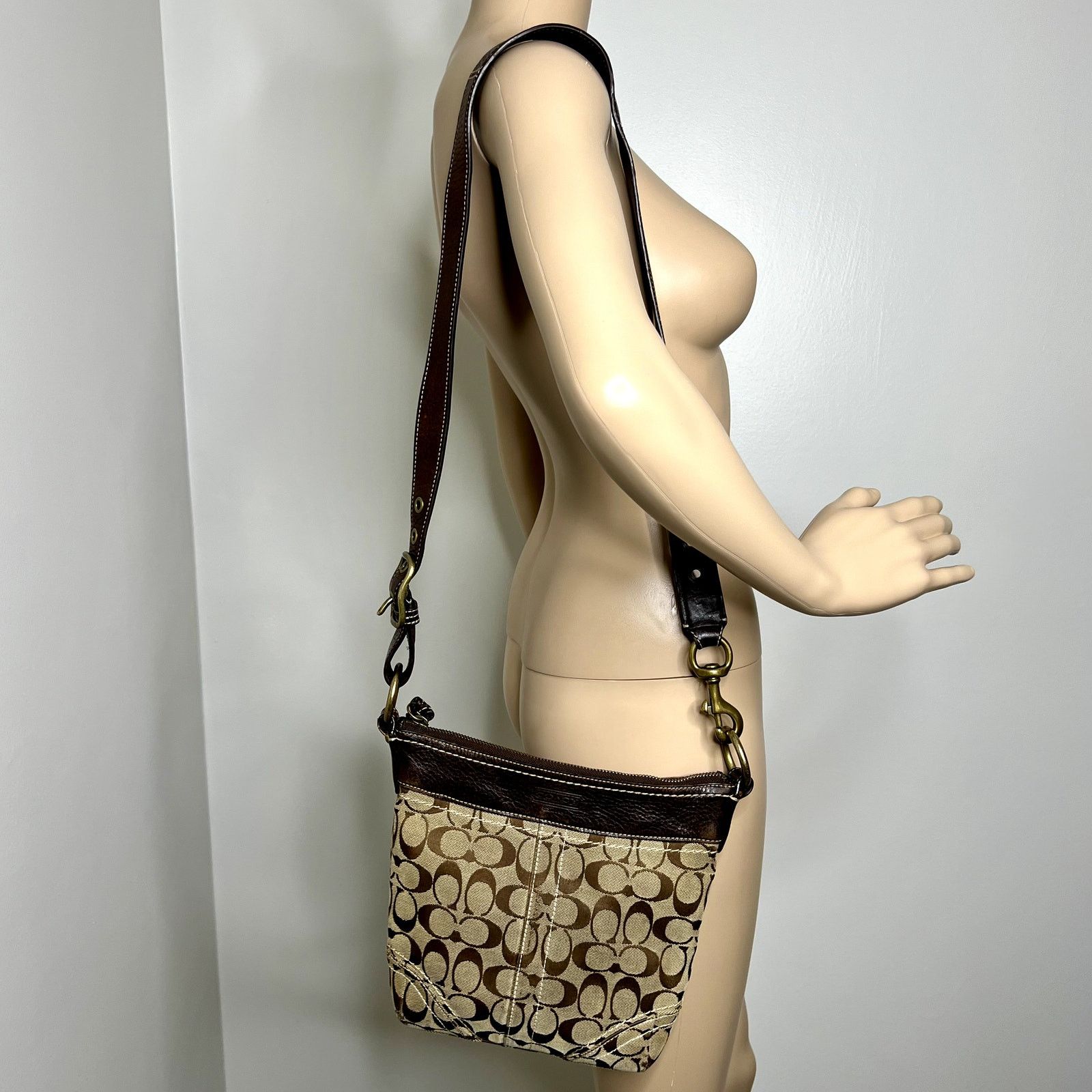 Coach Vintage Coach Signature Crossbody Shoulder Bag Size ONE SIZE - 1 Thumbnail