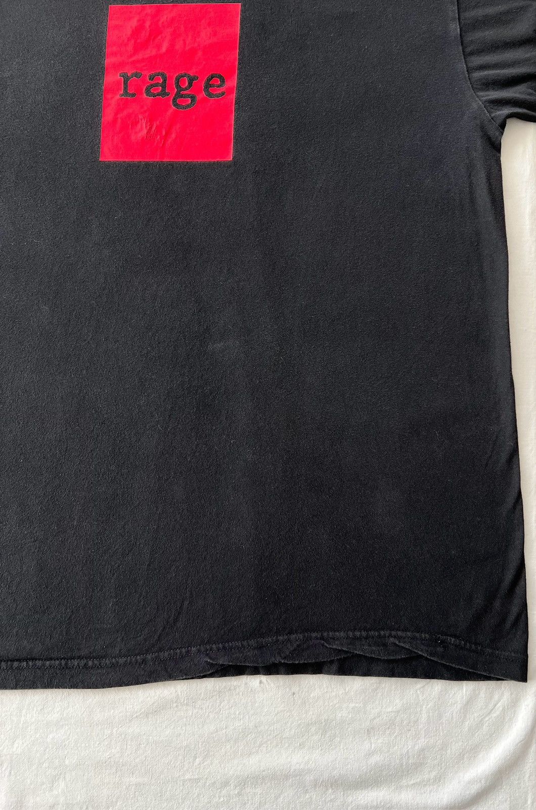 Band Tees Vintage 90s Rage Against the Machine Guerrilla Radio T-shirt Size US XL / EU 56 / 4 - 8 Thumbnail