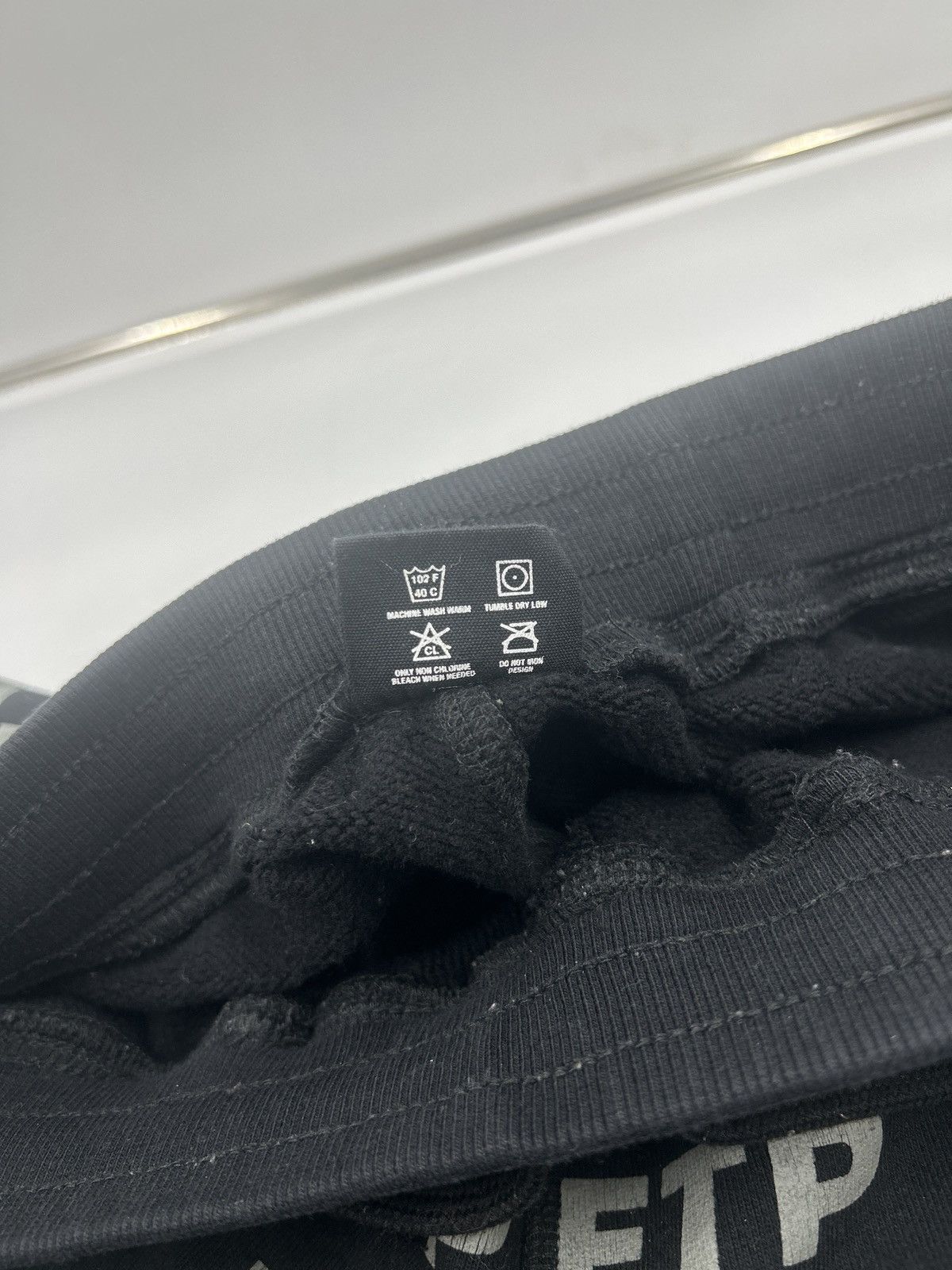 Fuck The Population × Undefeated Fuck The Population x Undefeated Logo Sweatpants / Joggers Size US 32 / EU 48 - 4 Thumbnail
