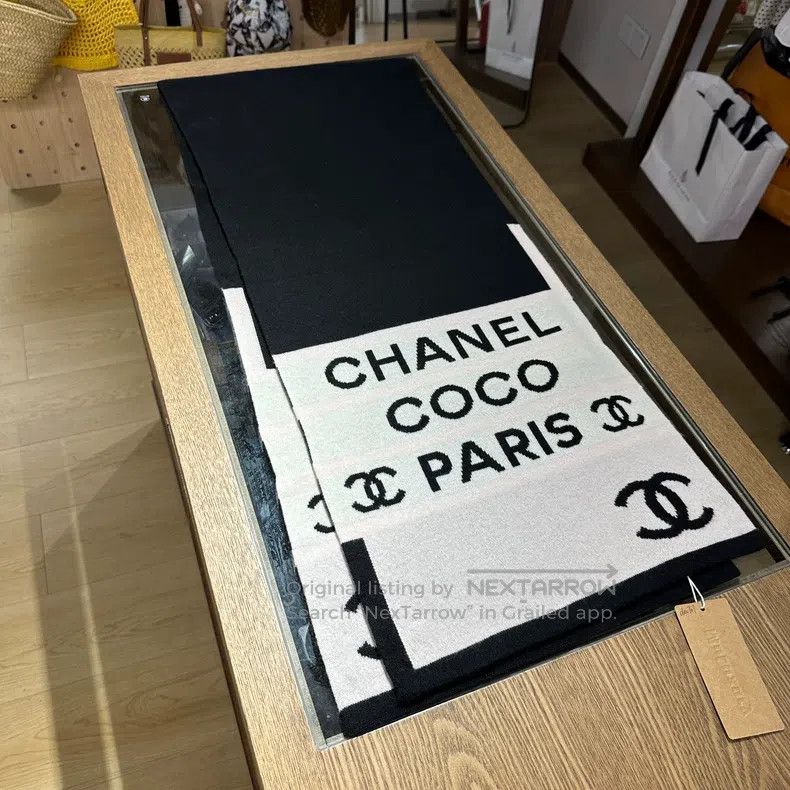 Chanel Chanel 24a double-sided slogan cashmere scarf Size ONE SIZE - 1 Thumbnail