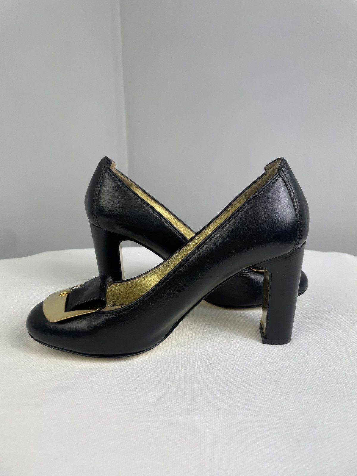Juicy Couture Juicy Couture Made in Italy Black Leather Gold Buckle Pumps Size US 9 / IT 39 - 4 Thumbnail