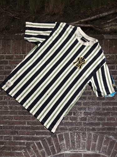 New Era × New York Yankees × Vintage ⚾️ New Era X New York Yankees Boxy Tee Size US M / EU 48-50 / 2 - 1 Thumbnail