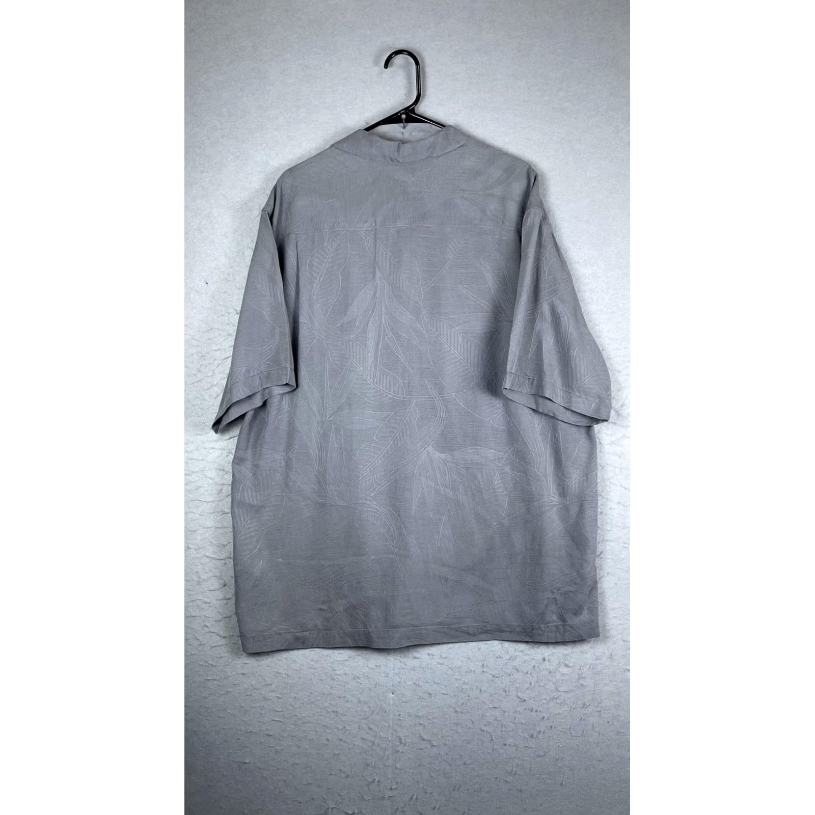 Tommy Bahama Tommy Bahama Mens XL Shirt Gray Silk Floral Short Sleeve Button Front Hawaiian Size US XL / EU 56 / 4 - 6 Thumbnail