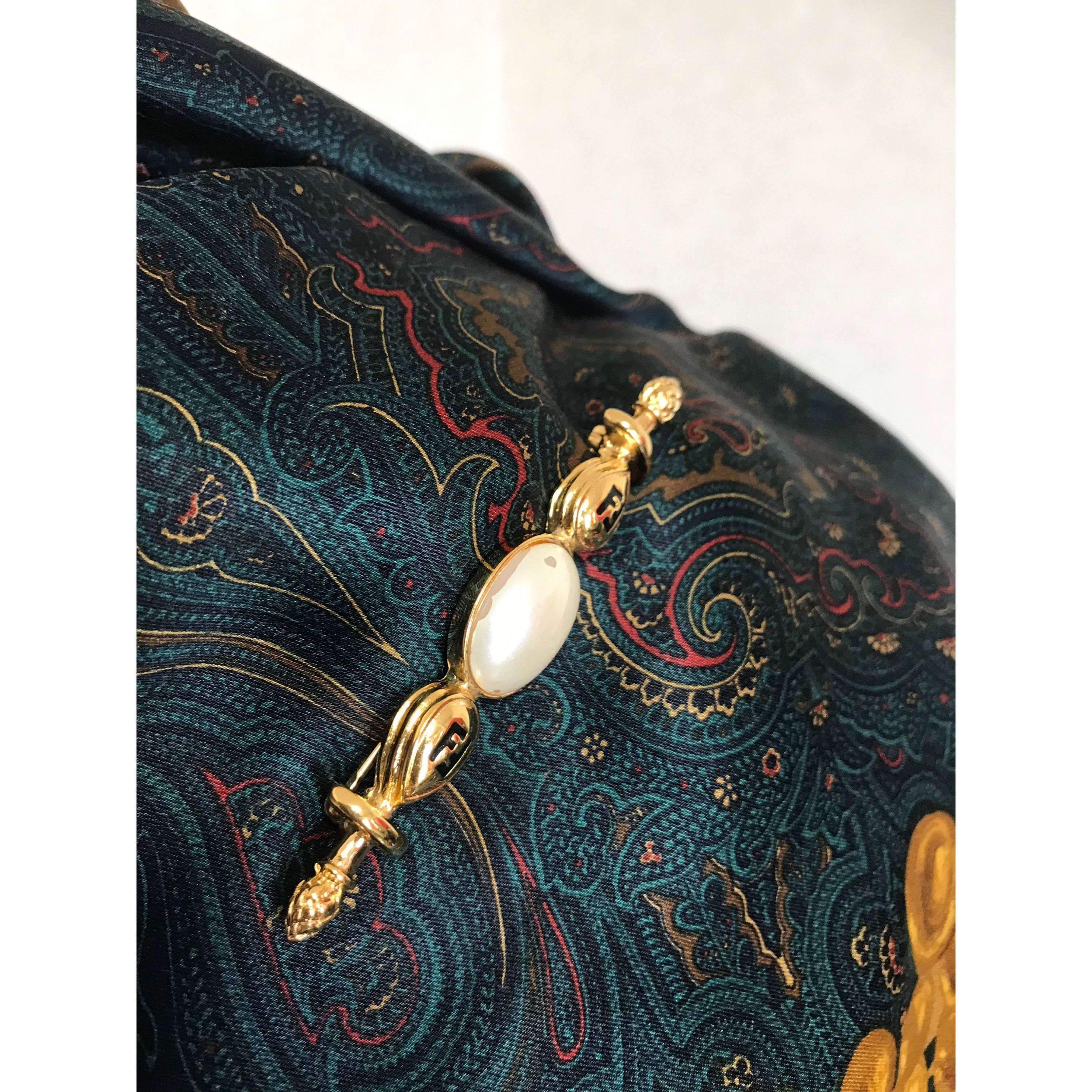 Fendi Vintage FENDI gold tone hat pin with white oval faux pearl Size ONE SIZE - 8 Thumbnail