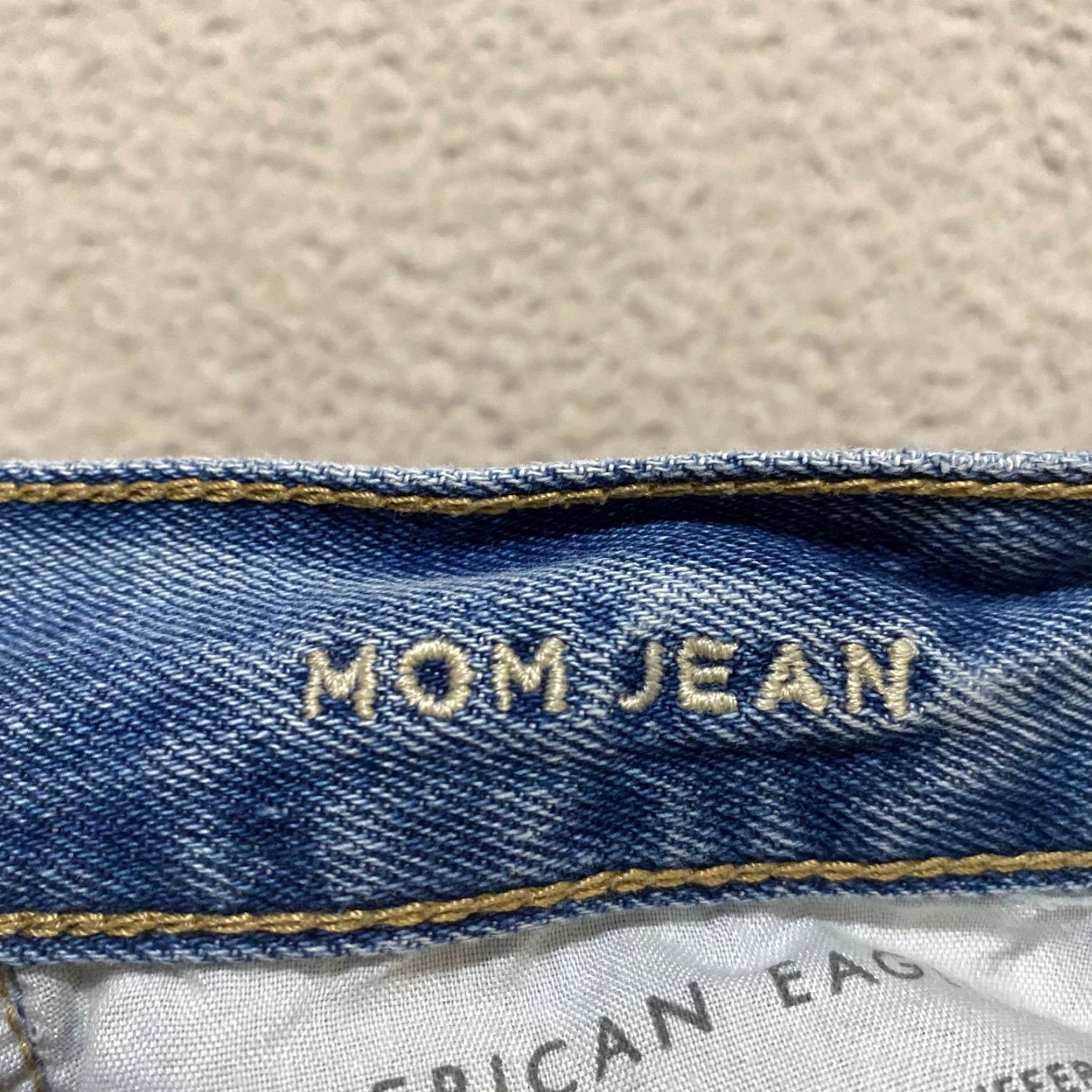 American Eagle Outfitters American Eagle Outfitters Mom Jeans Denim Medium Wash High Rise 6P Womens Blue Distressed Pockets 5-Pocket Design Inseam 25 in Size 28" / US 6 / IT 42 - 4 Thumbnail