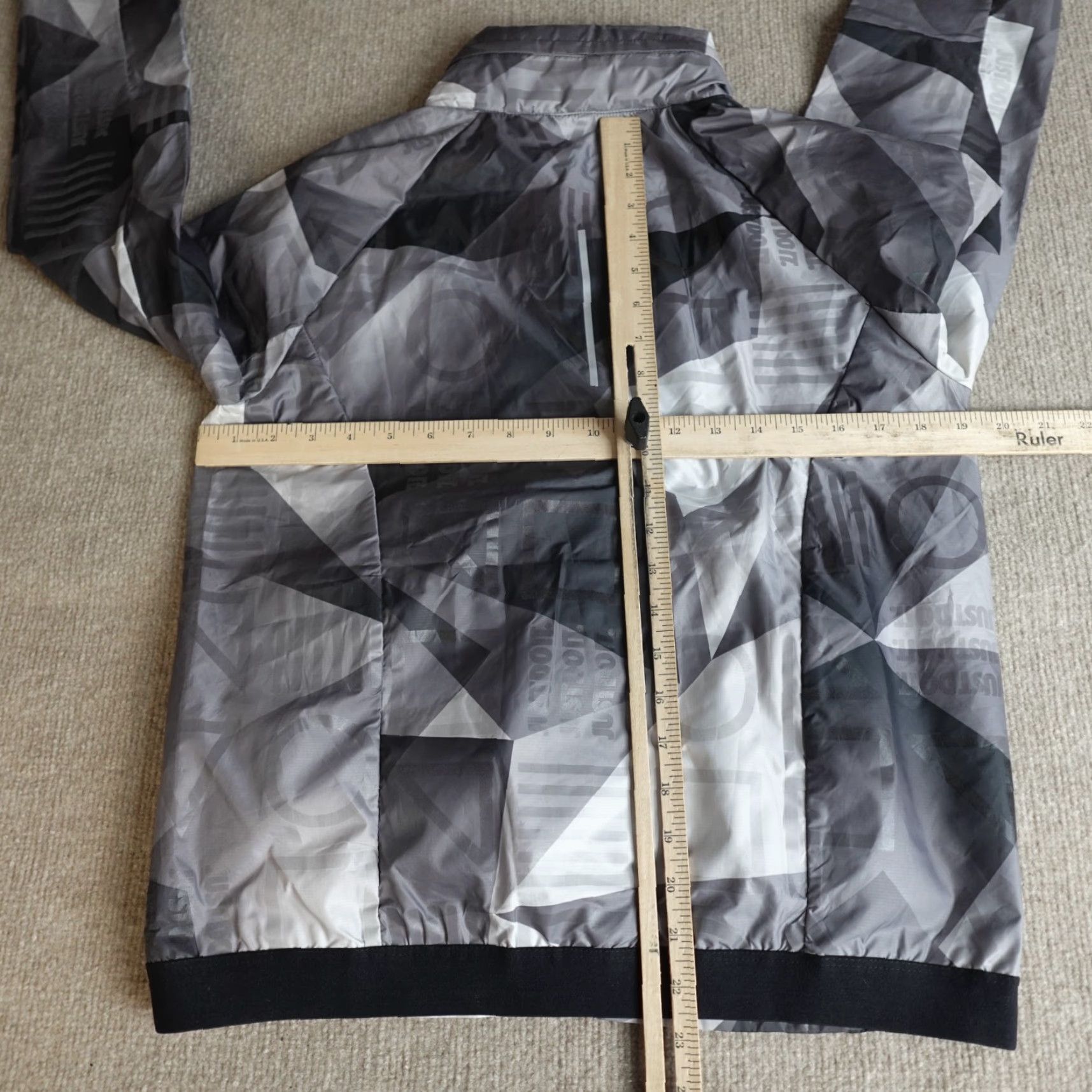 Nike Nike Womens Jacket Small Gray Windbreaker Hooded Running Shield Repel CJ5551 Size S / US 4 / IT 40 - 2 Thumbnail