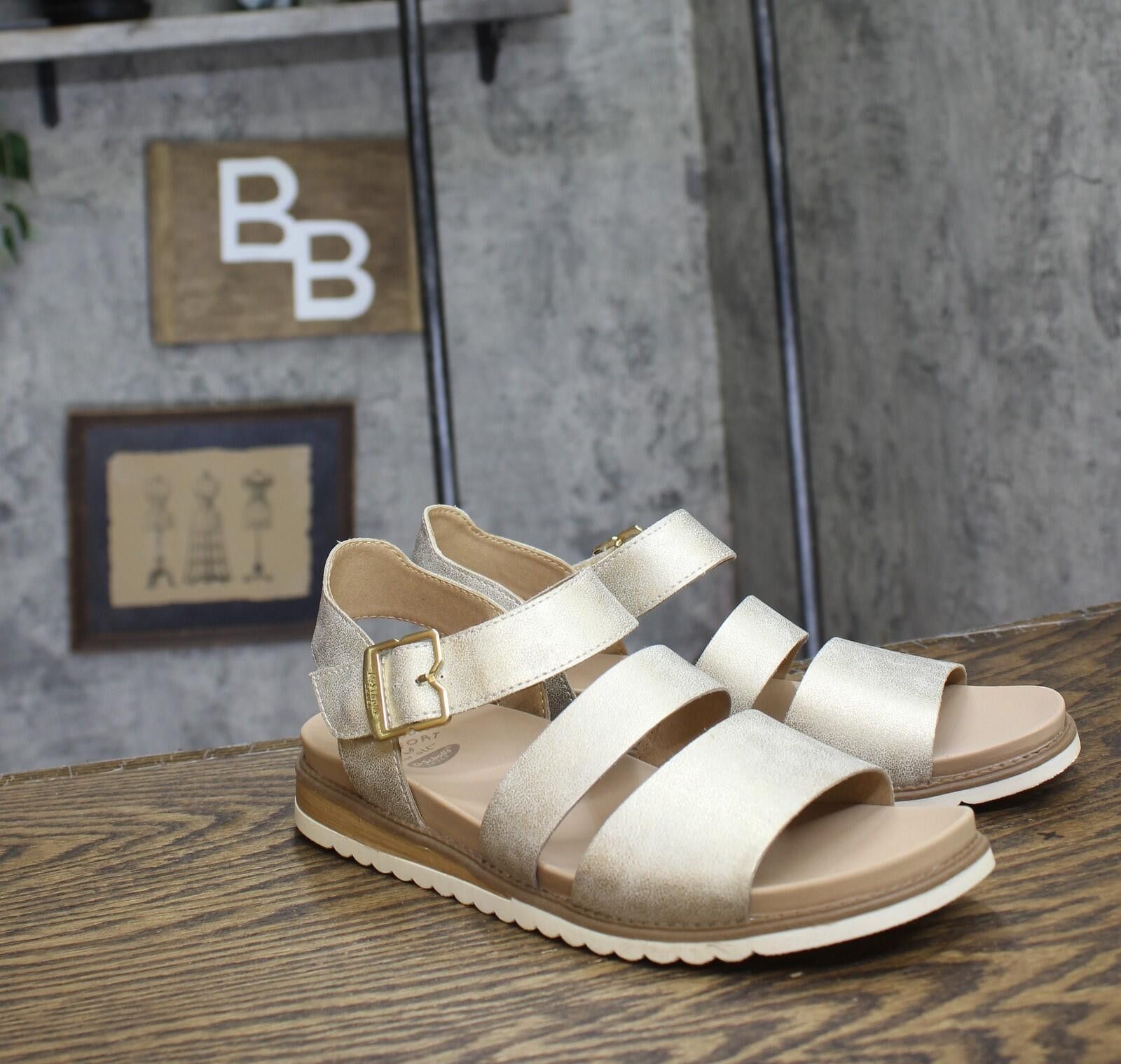 Other Nwt Dr. Scholl's Strappy Flat Sandal I4205s2 Light Gold 8m Size US 8 / IT 38 - 1 Thumbnail
