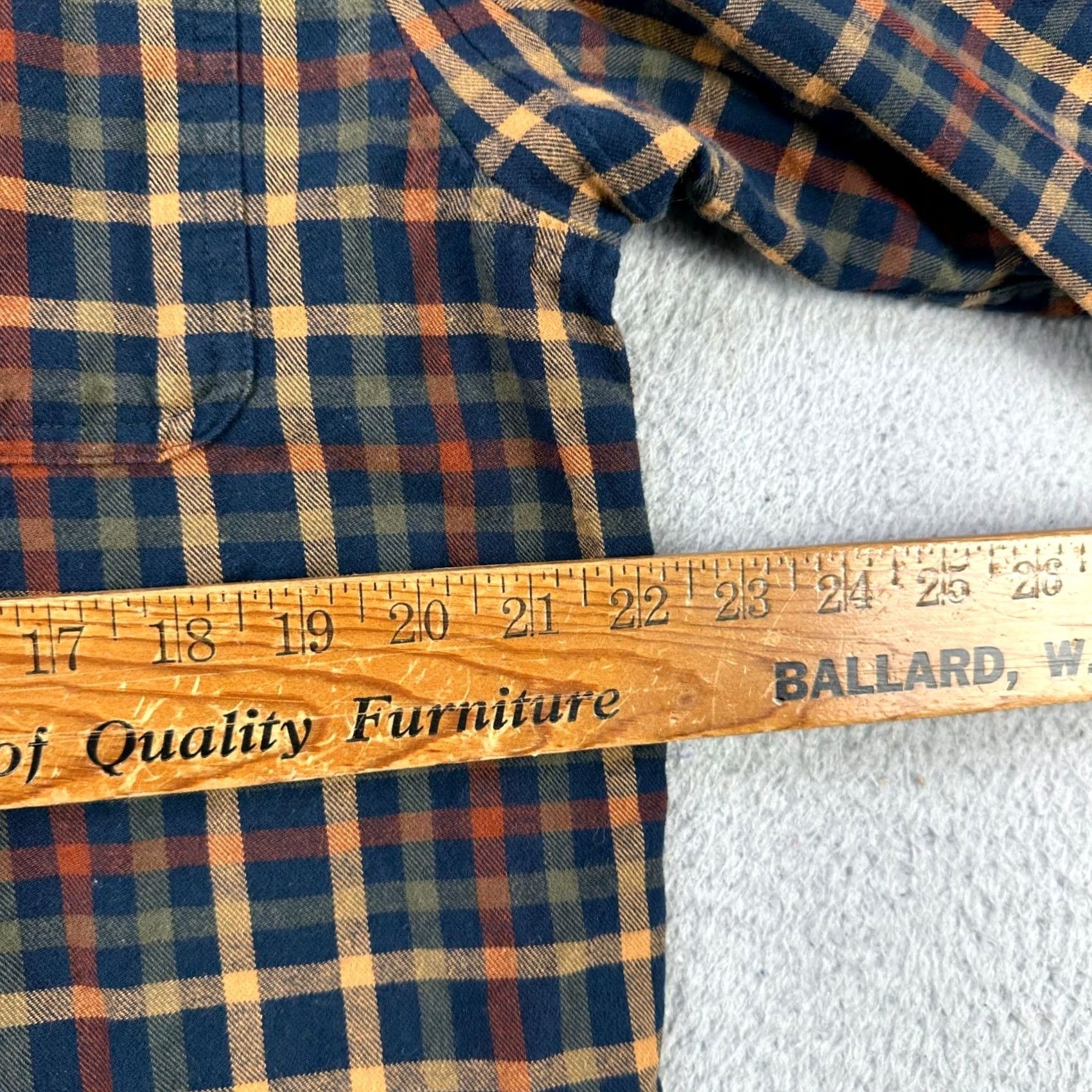 Duluth Trading Company Duluth Trading Co. Shirt Button Down Mens Medium Blue Tan Plaid Pocket Relaxed Size US M / EU 48-50 / 2 - 6 Thumbnail