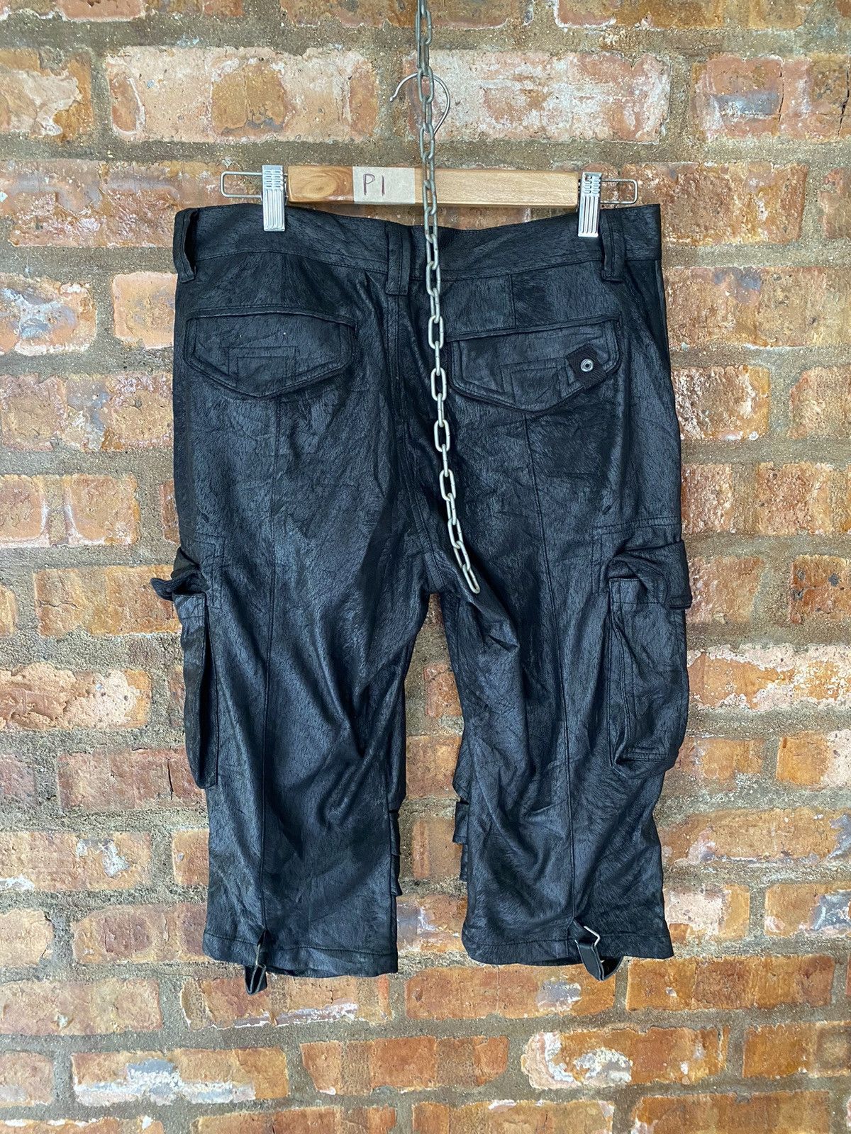 Tornado Mart 2000s Tornado Mart Bondage Textured Gas Mask Cargo Shorts Size US 31 - 16 Thumbnail
