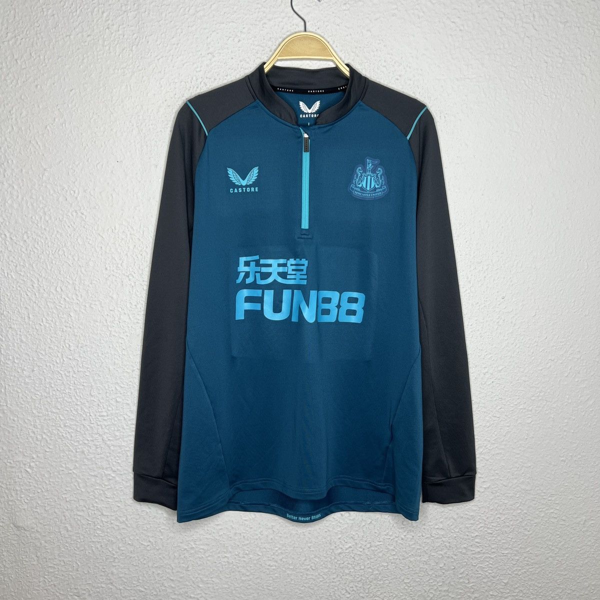 Other NEWCASTLE UNITED TRAINING SOCCER SWAETSHIRT CASTORE Size US L / EU 52-54 / 3 - 1 Thumbnail