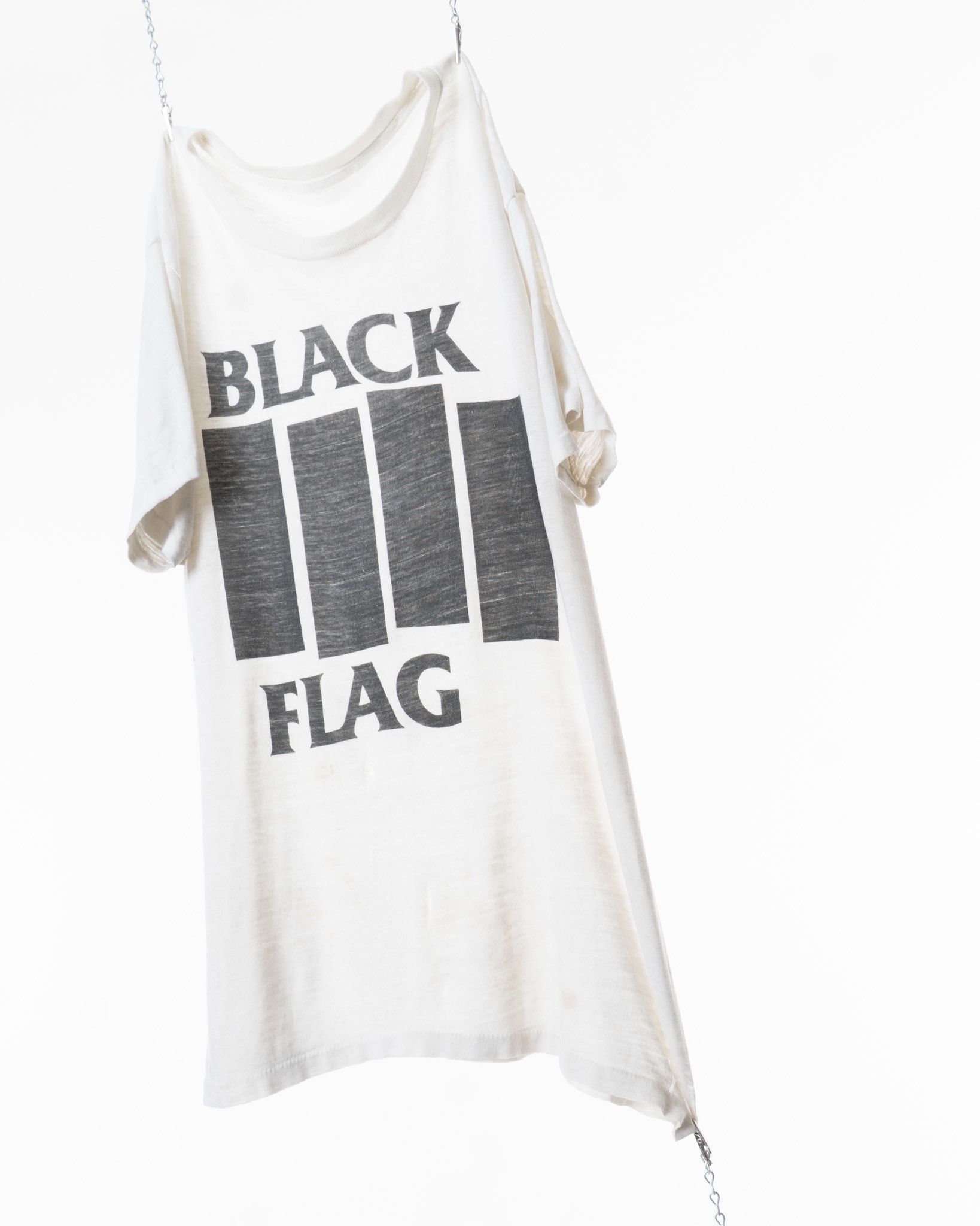 Vintage VINTAGE 1980s BLACK FLAG THRASHED BARS T-SHIRT Size US L / EU 52-54 / 3 - 3 Thumbnail
