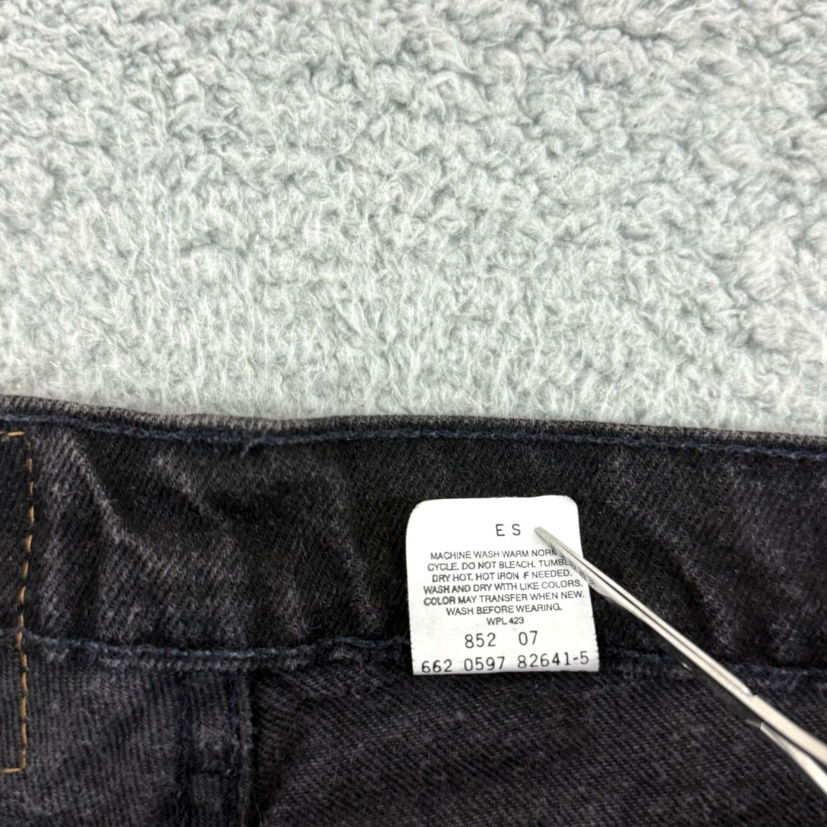 Levi's VINTAGE Levi's Jeans 950 Womens 3 Black Denim Tapered Leg 90s Relaxed Orange Tab Levi's 550 Womens Distressed? No, keep exact words: Size 26" / US 2 / IT 38 - 6 Thumbnail